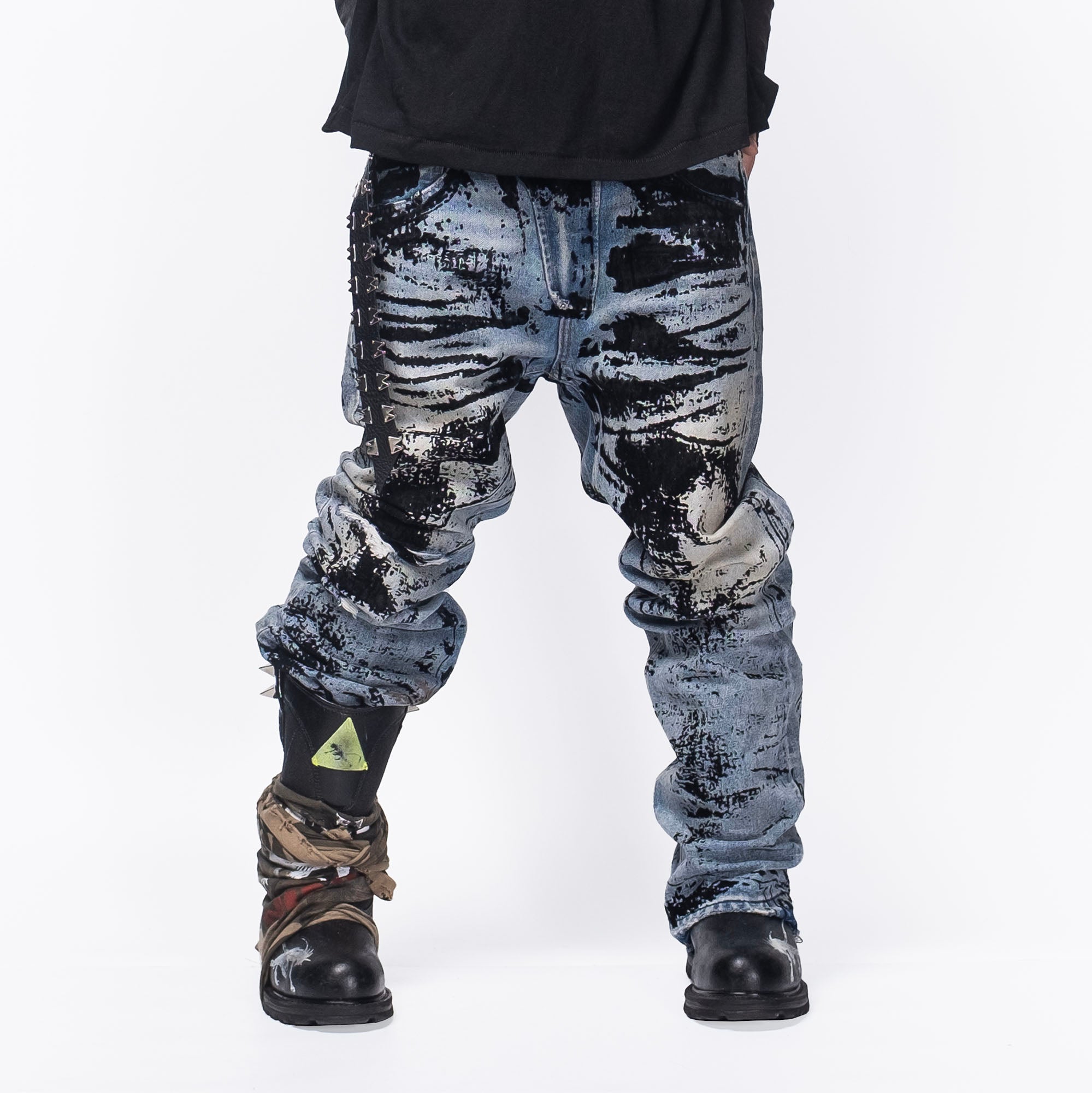 FVVO Distressed Flocked Slant Fly Jeans