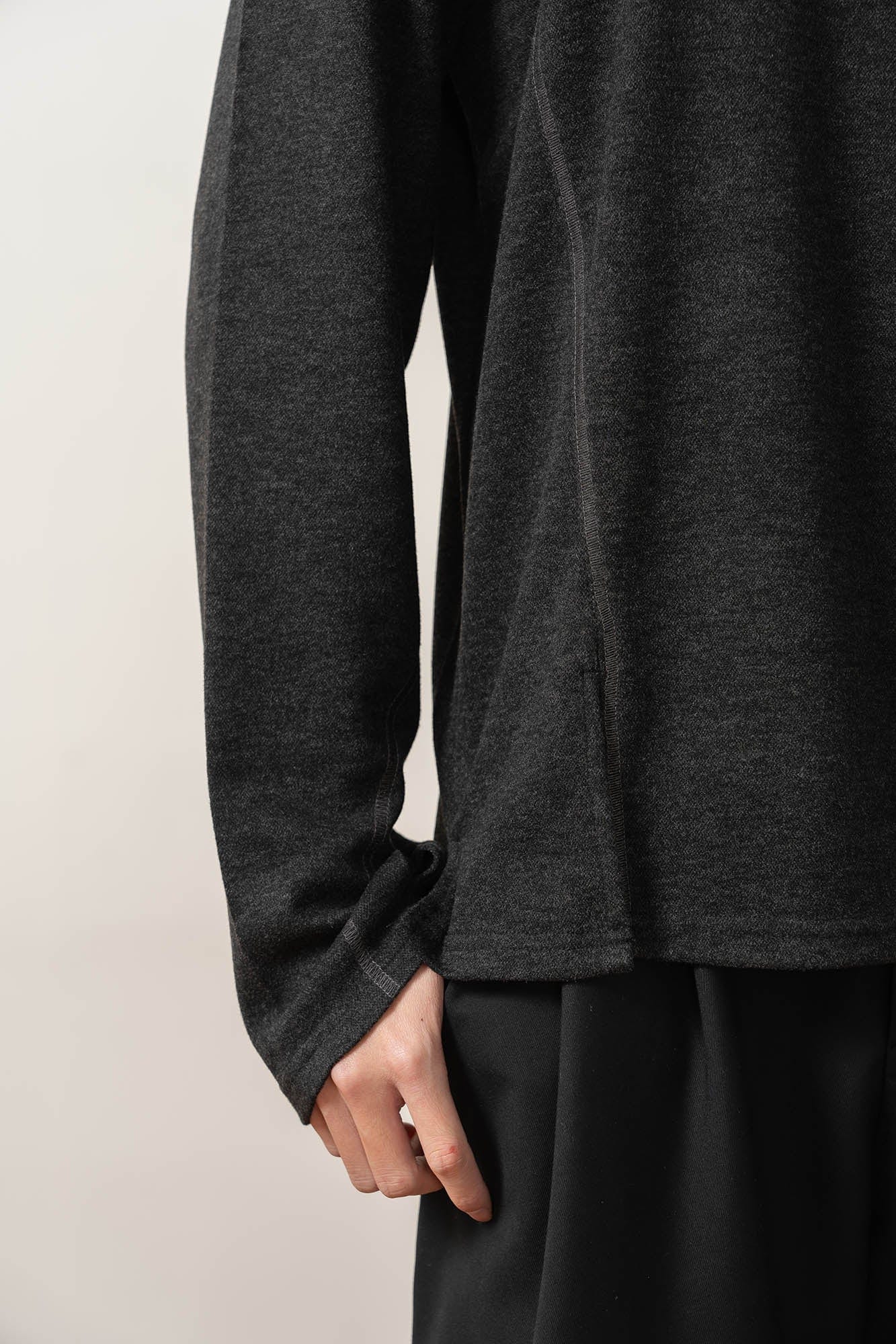 MOITIEDEPETALE Asymmetrical Collar Stitch Spliced Pullover