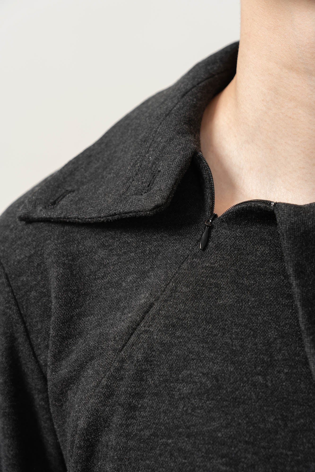 MOITIEDEPETALE Asymmetrical Collar Stitch Spliced Pullover