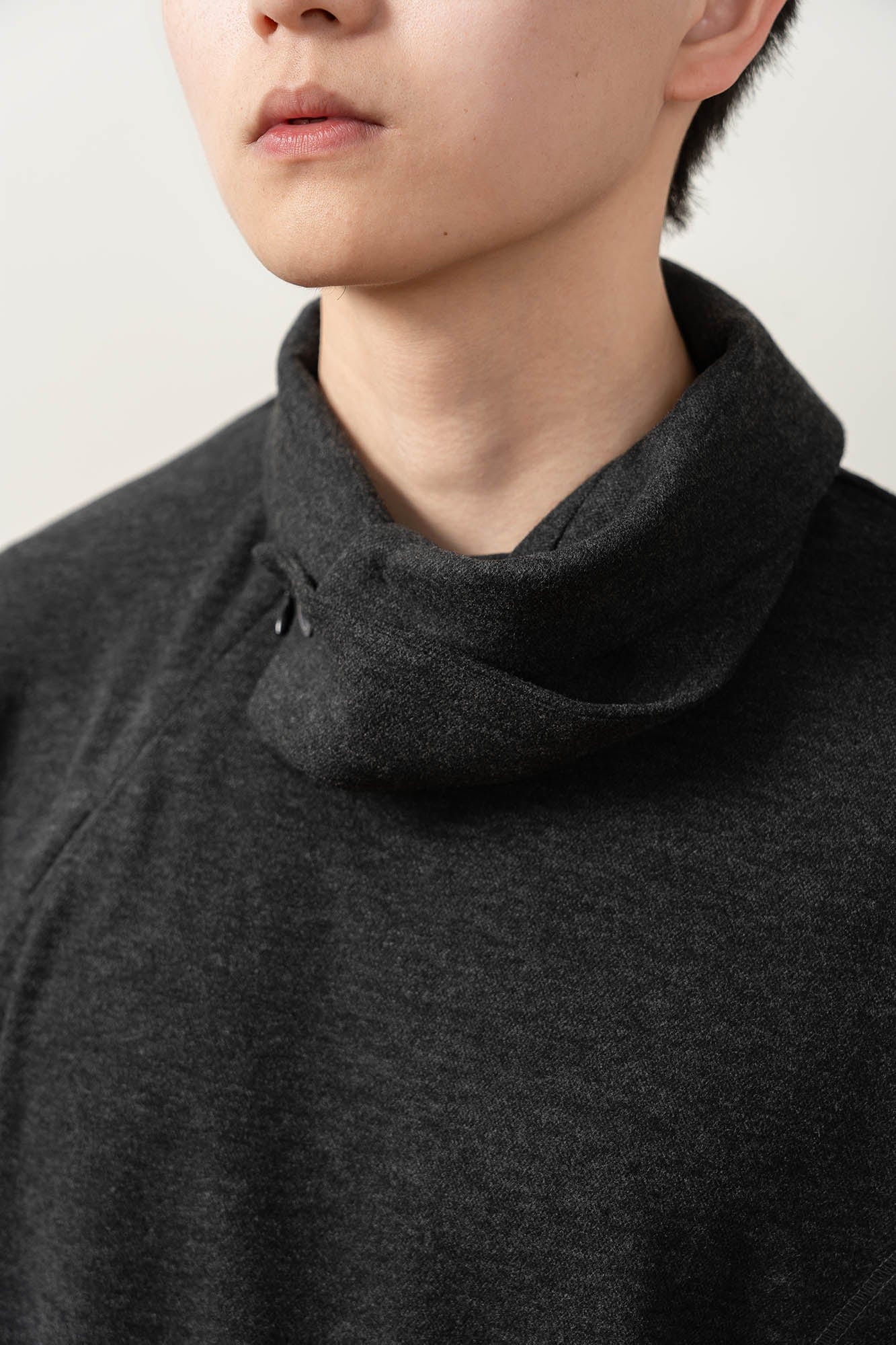 MOITIEDEPETALE Asymmetrical Collar Stitch Spliced Pullover