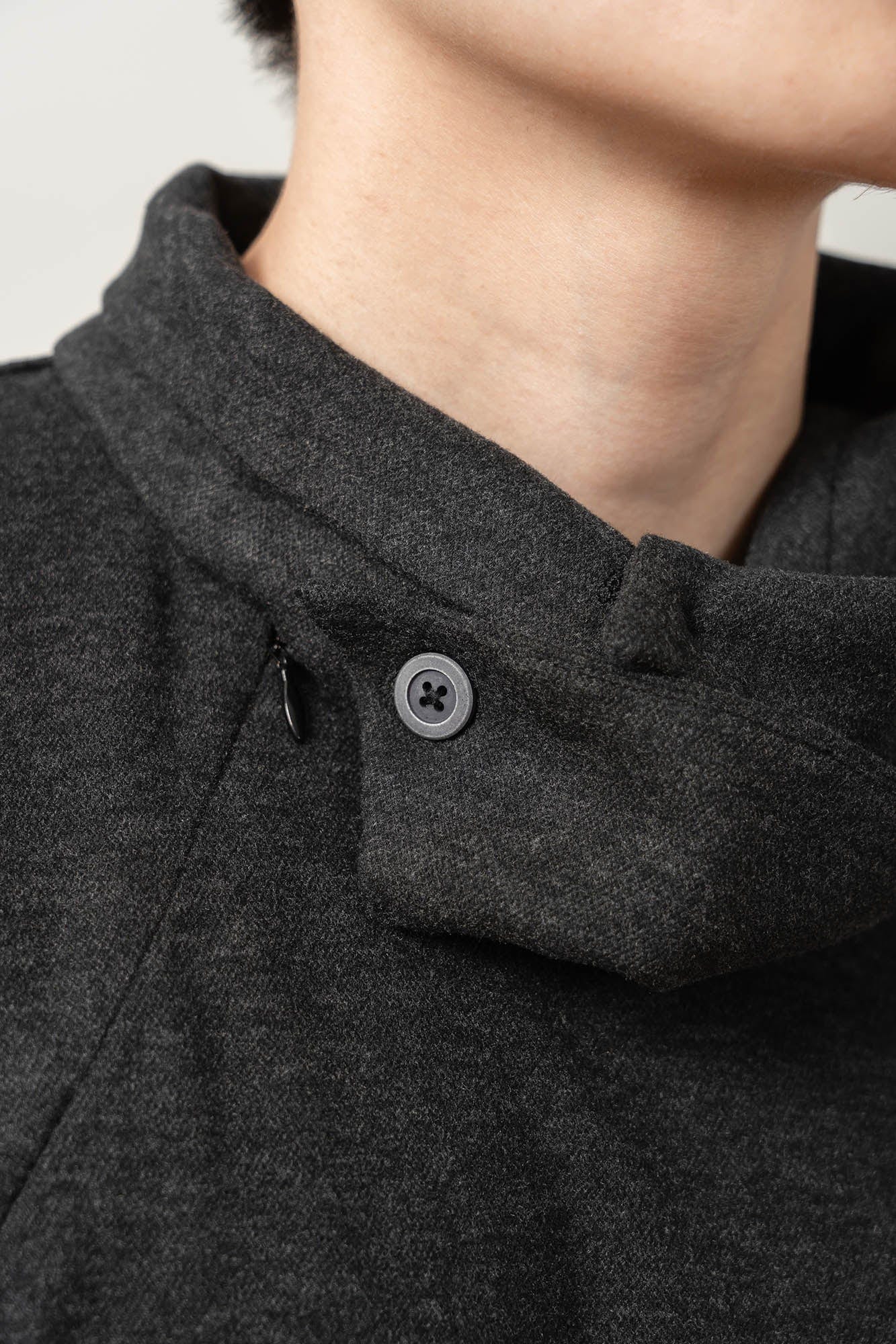 MOITIEDEPETALE Asymmetrical Collar Stitch Spliced Pullover