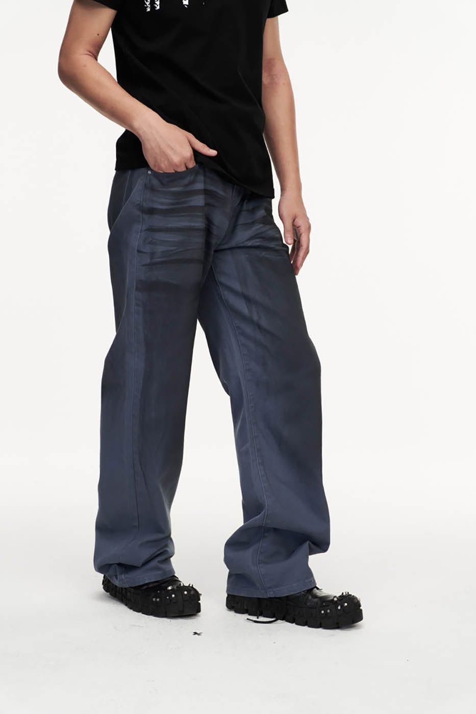 ARTIFICIAL WORLD Distressed Dirty-Fit Jeans