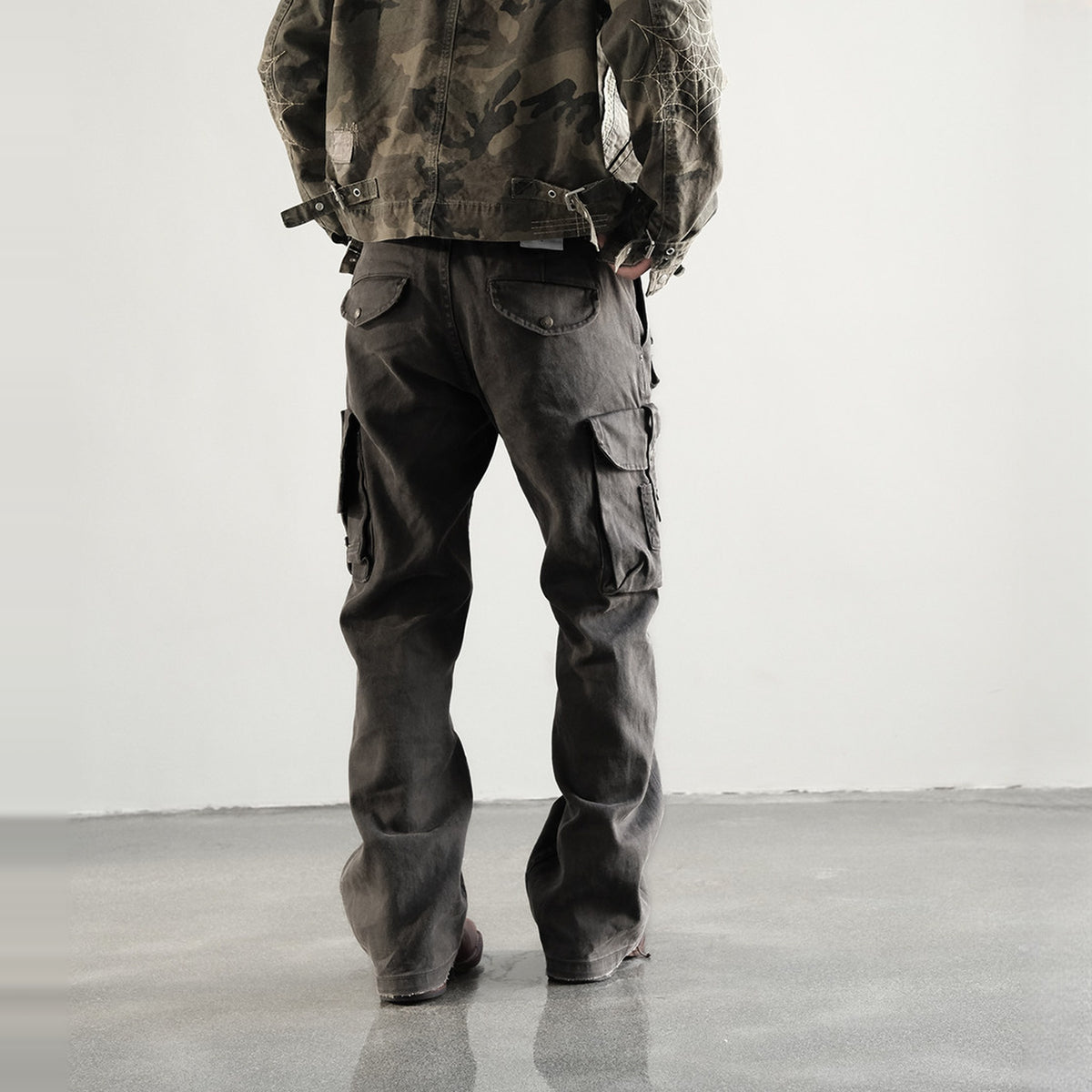 NEIGBORL Retro Wax-Brush Multi-Pocket Straight-Leg Cargo Pants — square · back · Gray