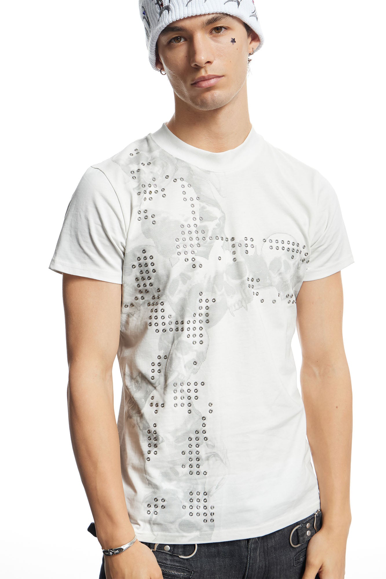 DND4DES Rivet Cross Graphic T-Shirt