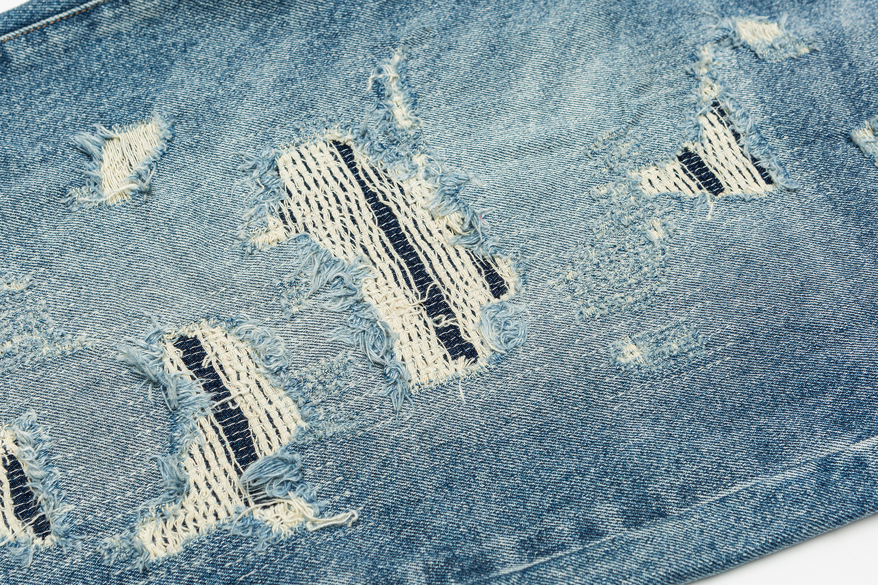 ME DA IGUAL Washed Distressed Tapered Jeans