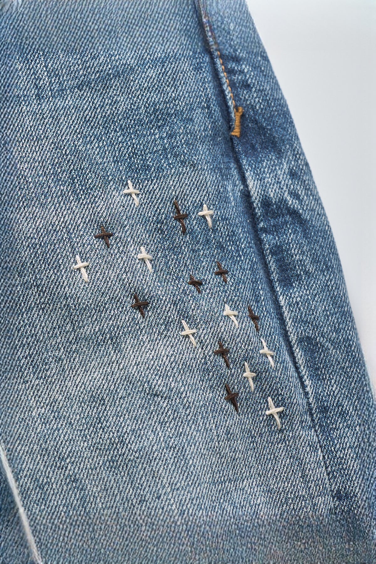 NEIGBORL Distressed Patchwork Mid-Rise Straight-Leg Jeans — detail