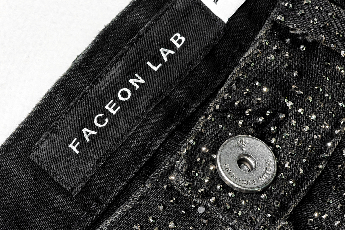 FACEONLAB Double-Headed Snake Studded Dirty-Washed Retro Jeans