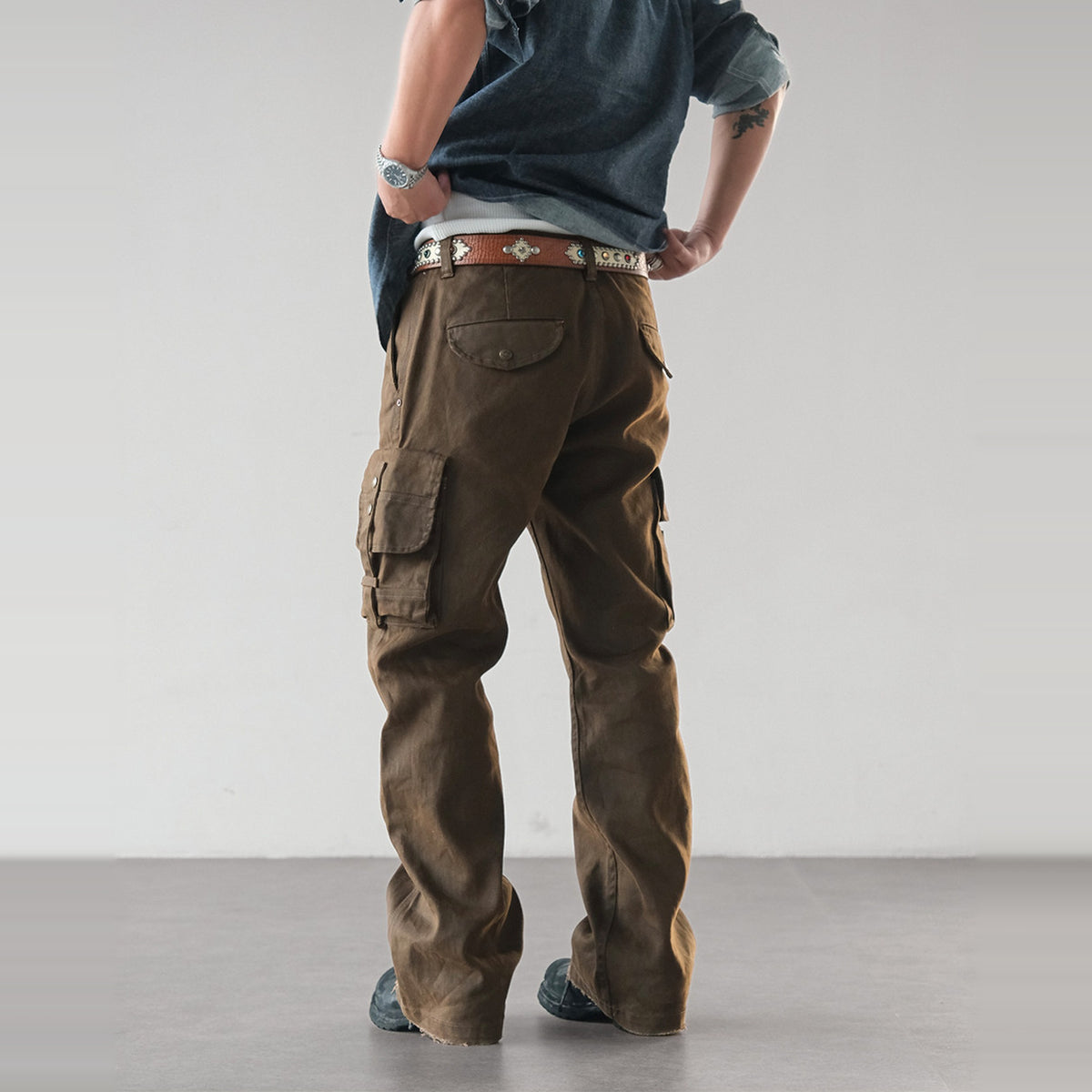 NEIGBORL Retro Wax-Brush Multi-Pocket Straight-Leg Cargo Pants — square · back · Brown