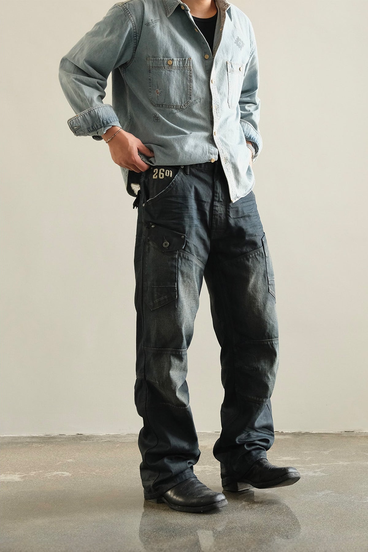 NEIGBORL Retro Washed Pleated Straight-Leg Jeans — half body