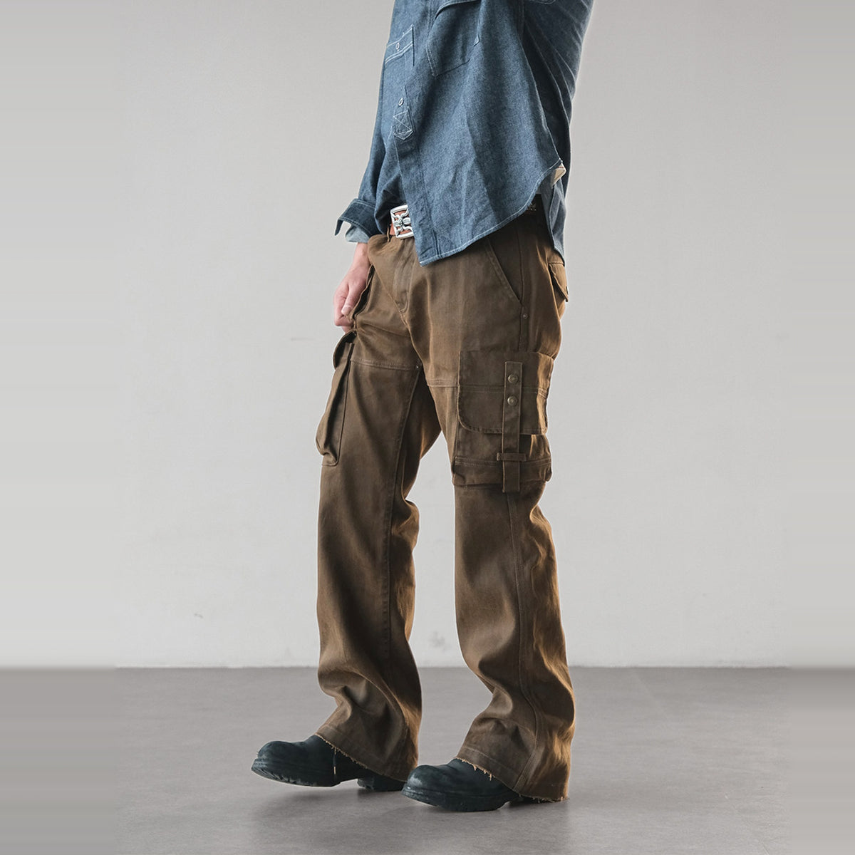 NEIGBORL Retro Wax-Brush Multi-Pocket Straight-Leg Cargo Pants — square · side · Brown