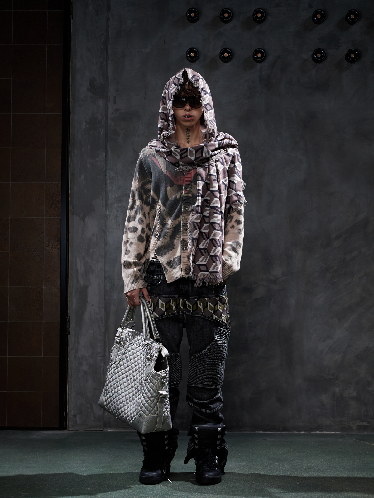 DND4DES Logo Graphic Frayed-Edge Longline Scarf