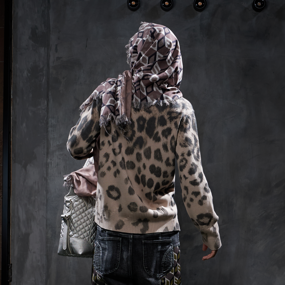 DND4DES Logo Graphic Frayed-Edge Longline Scarf