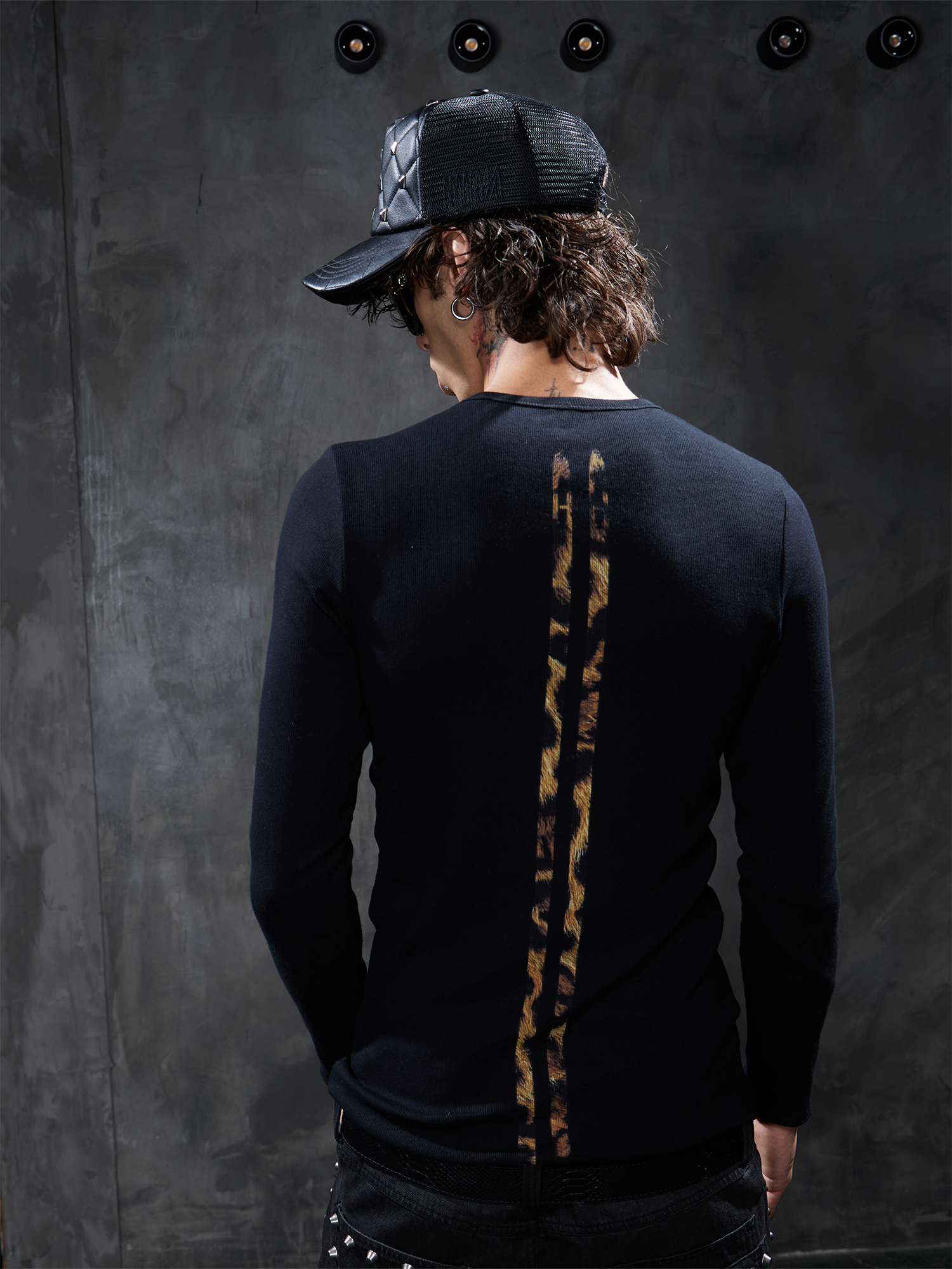 DND4DES Leopard Slim-Fit Long-Sleeve Tee