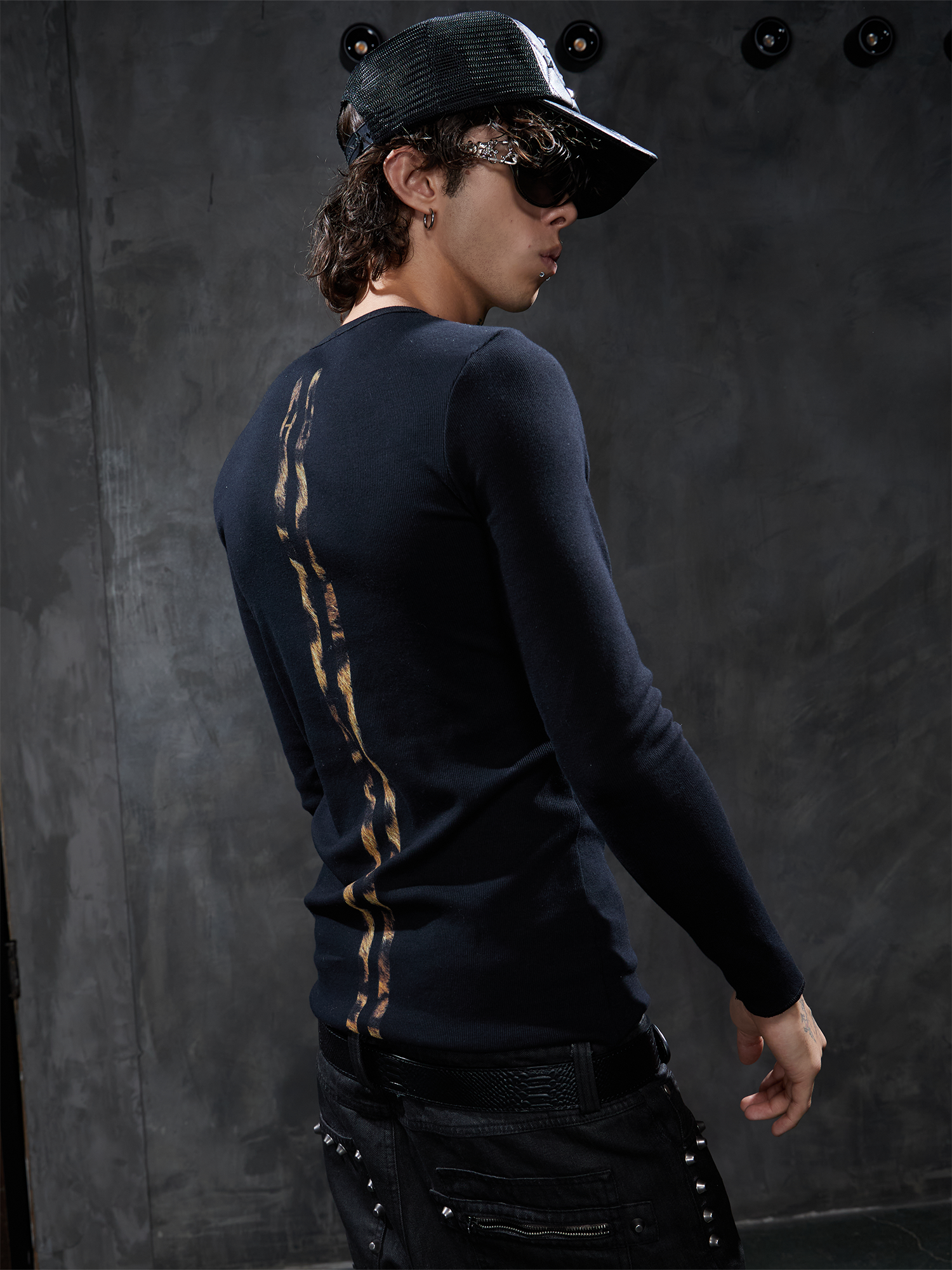 DND4DES Leopard Slim-Fit Long-Sleeve Tee