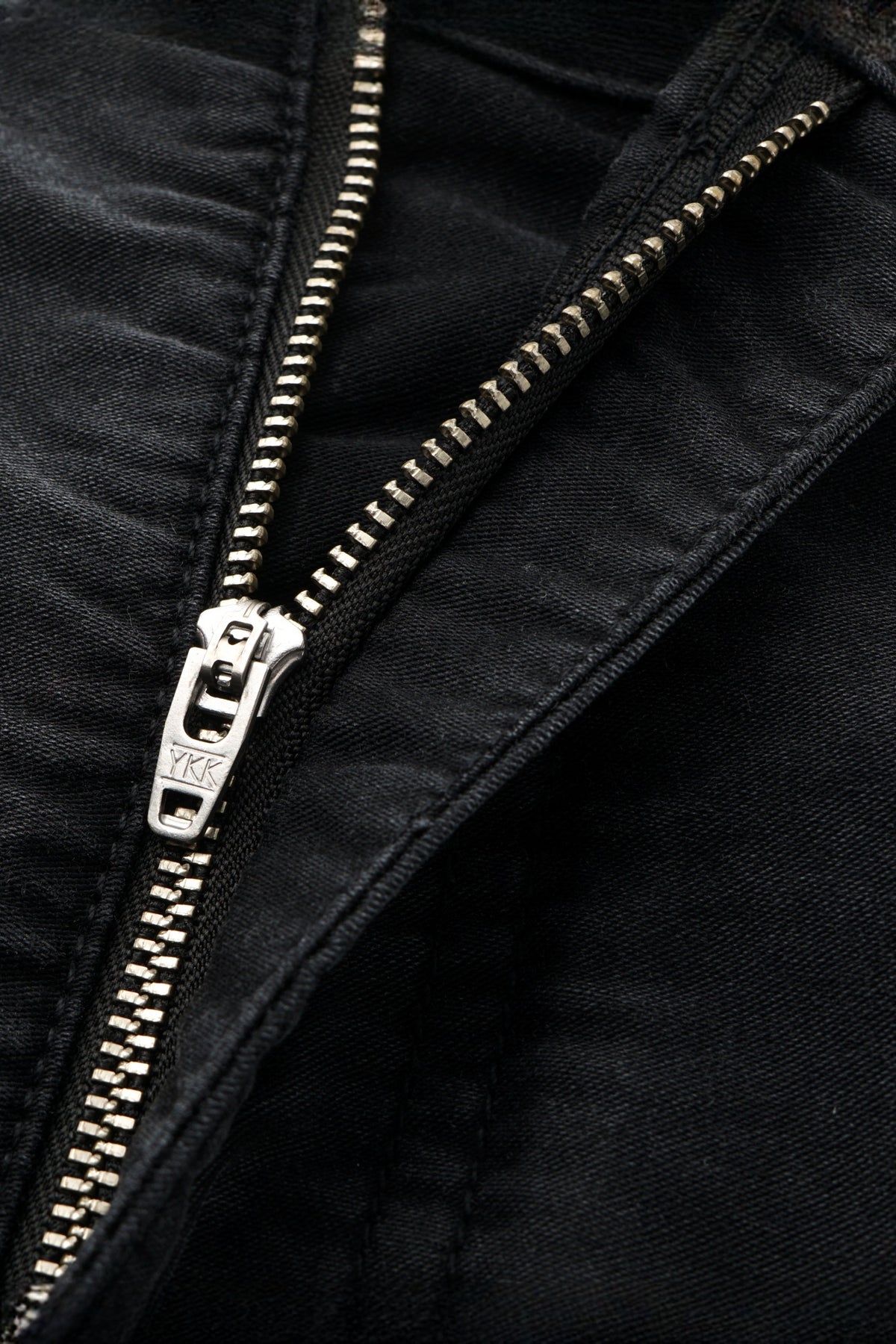AVINMADE Suede-Panel Cargo Jeans — detail