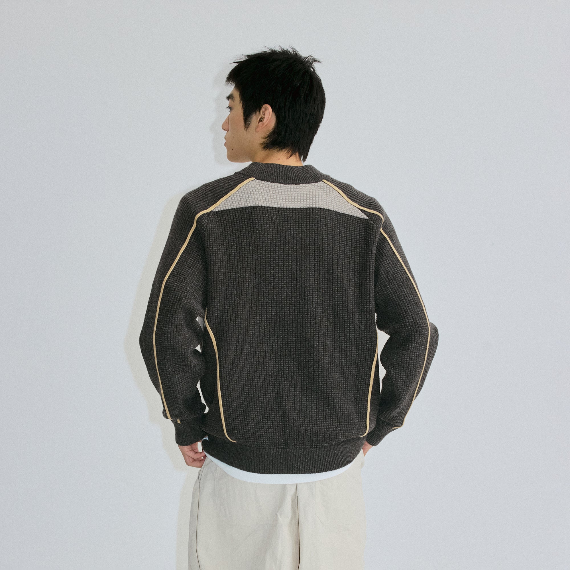 ROARINGWILD A ARCH Contrast Panel Raglan Half-Zip Sweater