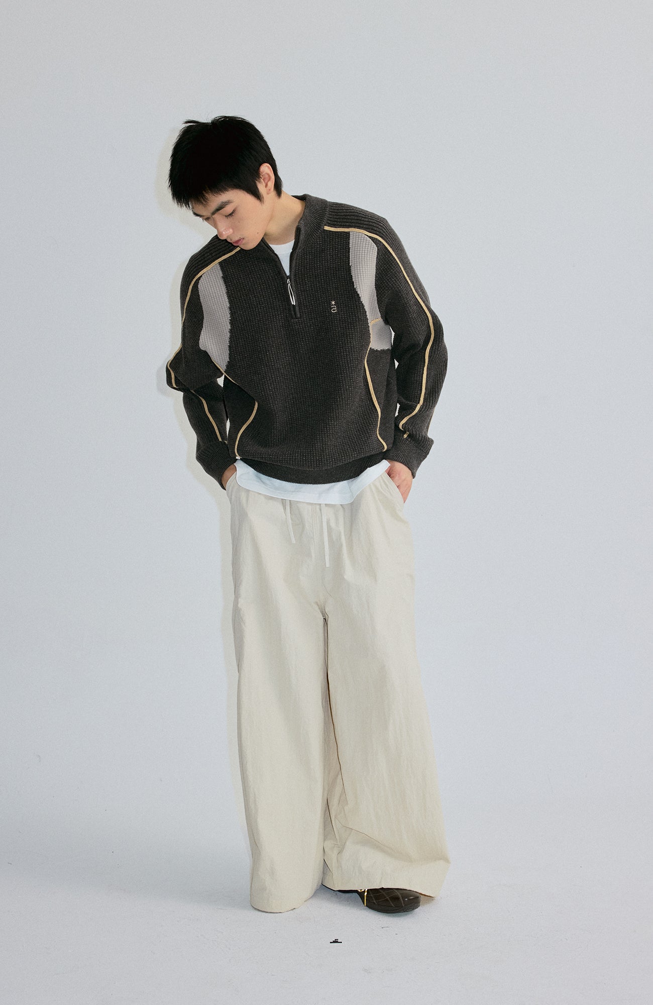 ROARINGWILD A ARCH Contrast Panel Raglan Half-Zip Sweater