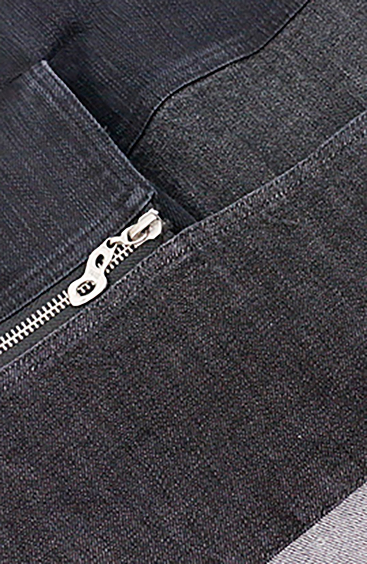 RELABEL Zippered Cargo Jeans
