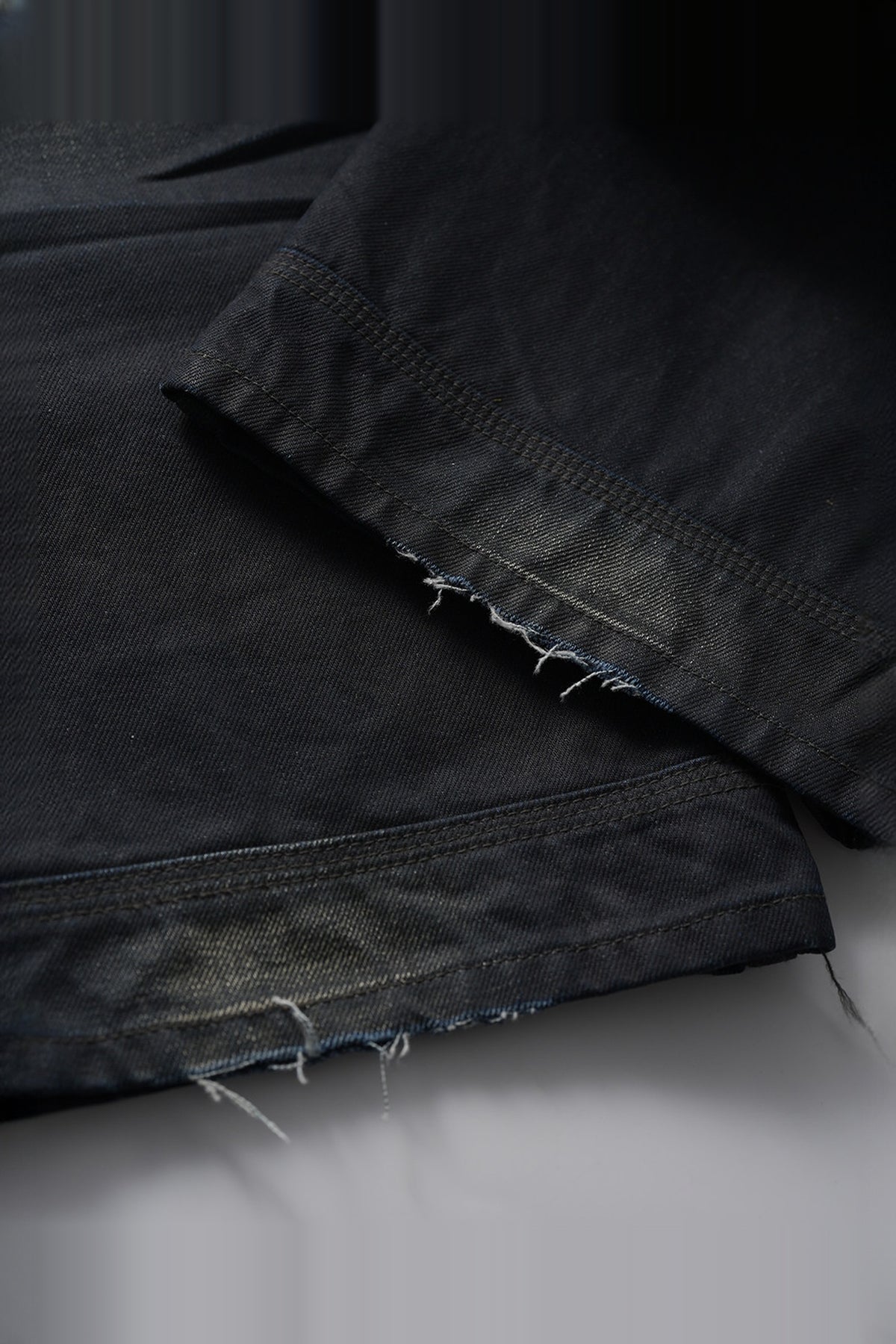 NEIGBORL Retro Washed Pleated Straight-Leg Jeans — flat-lay detail