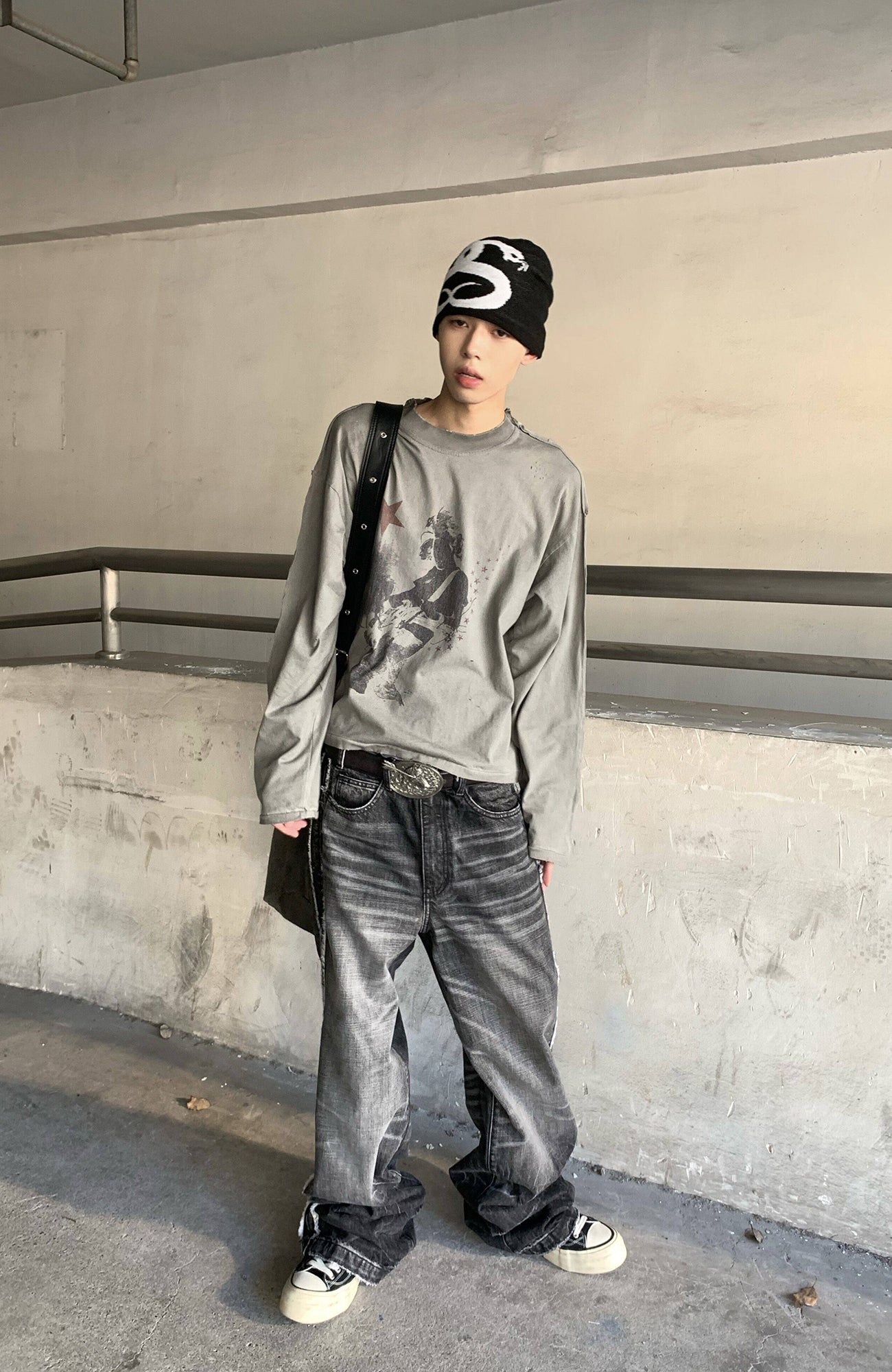 REBEL WAVE Faded Wash Raw Edge Jeans