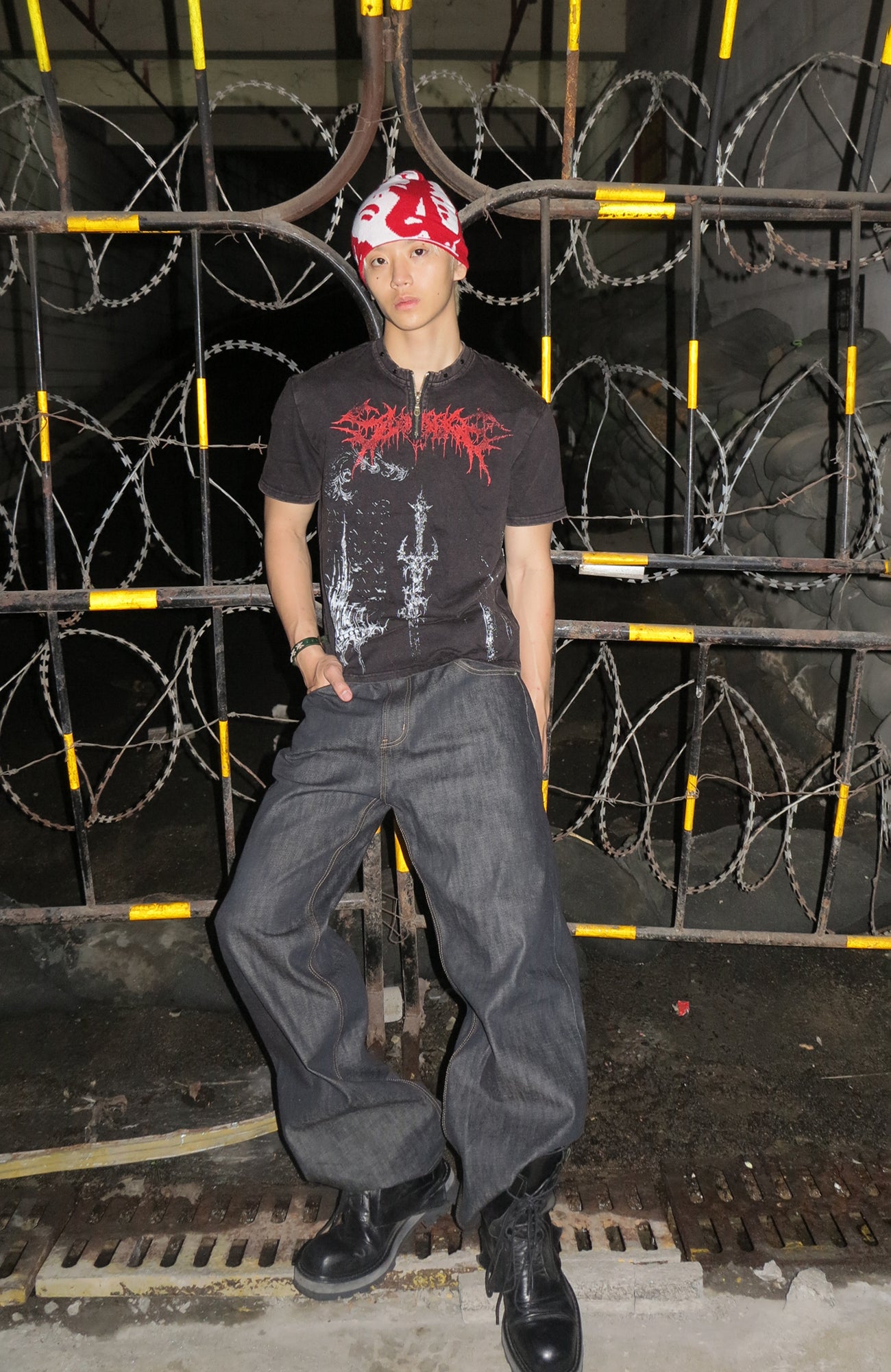 DREAM BAND Gothic Thorn Graphic Tee