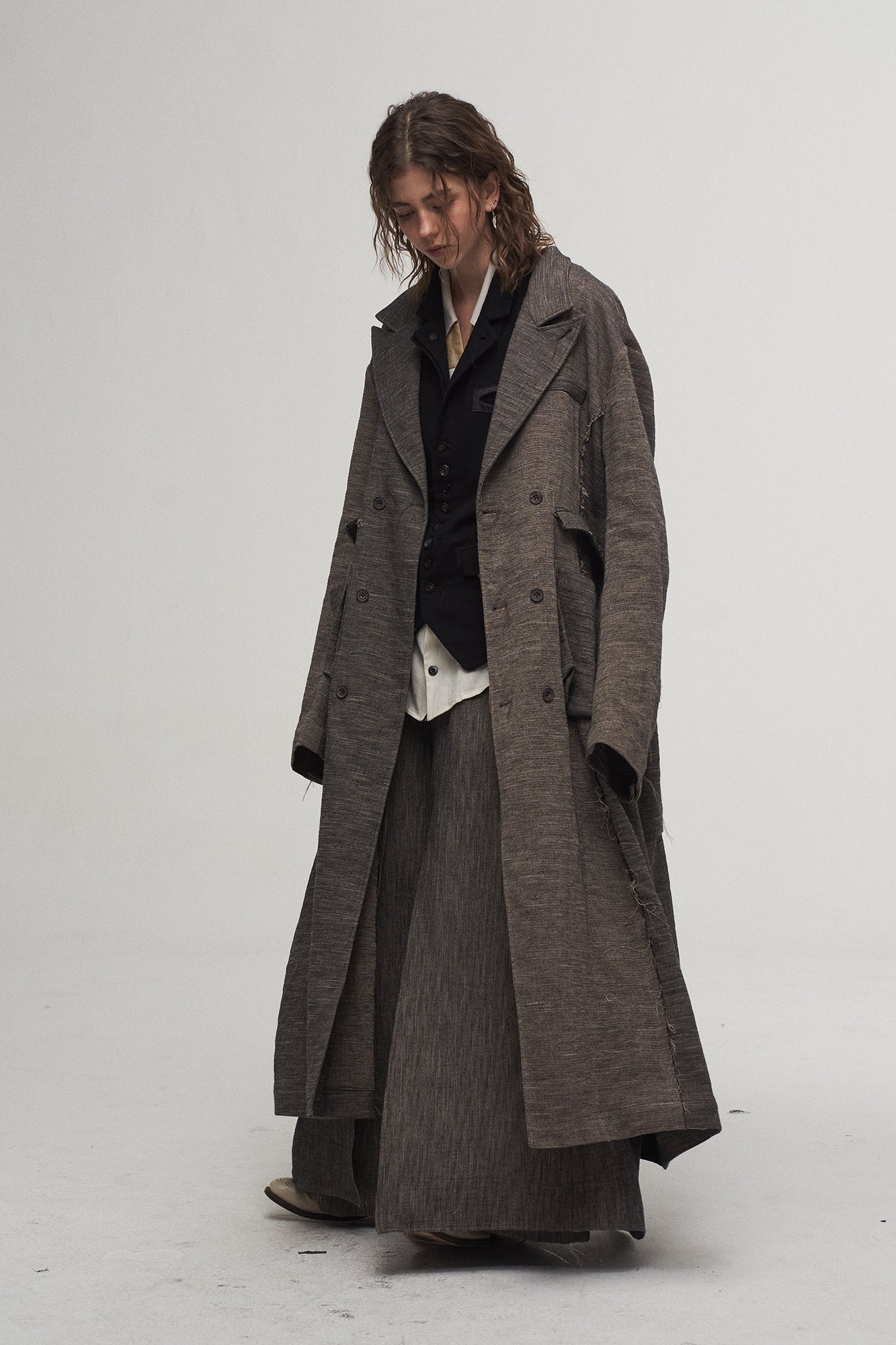 ILNya Nieternite Nifutur Frayed Seam Paneled Oversized Coat
