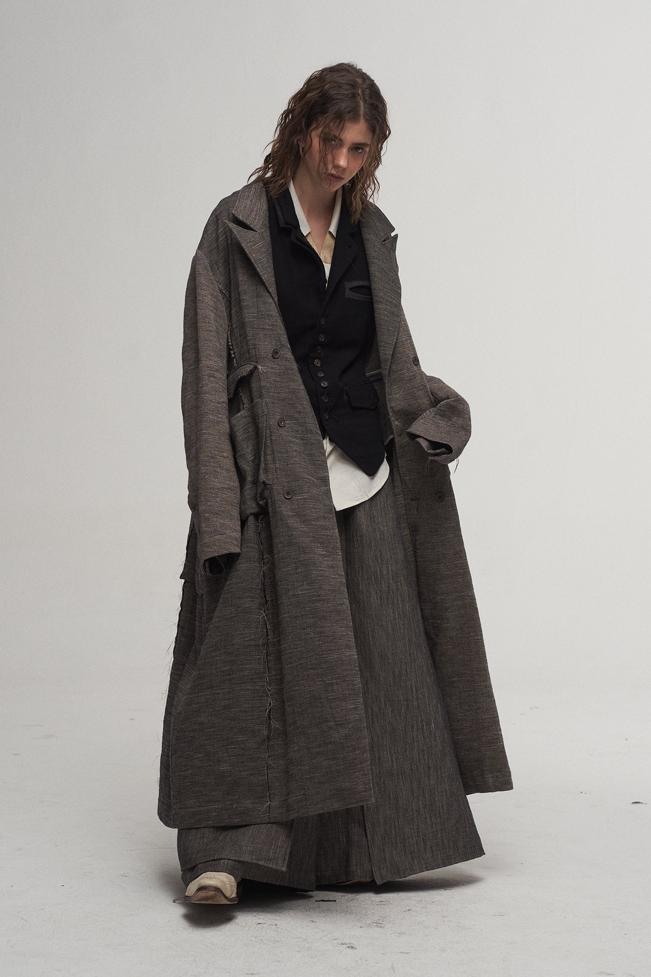 ILNya Nieternite Nifutur Frayed Seam Paneled Oversized Coat