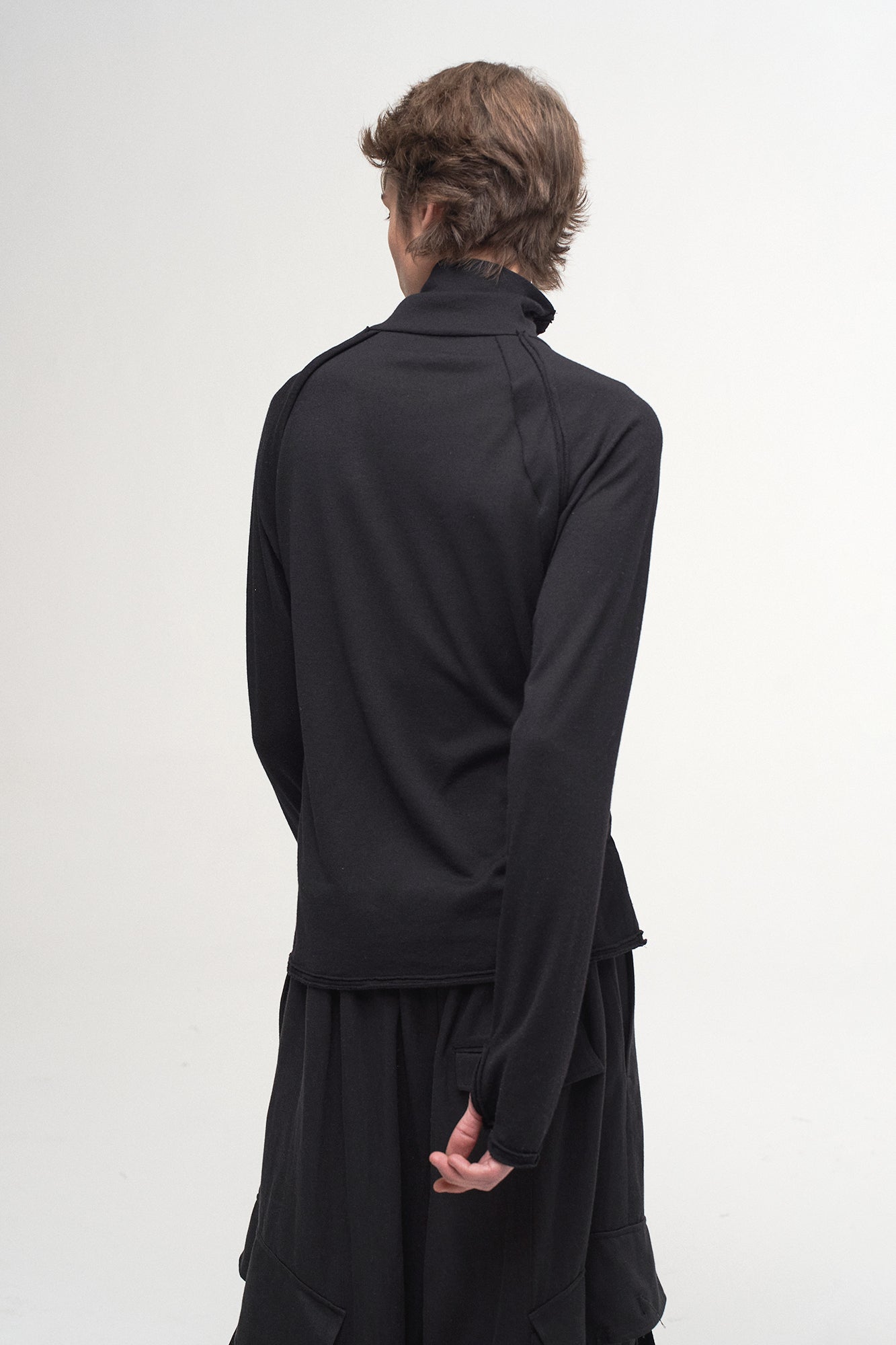 ILNya Nieternite Nifutur Ruffle Tape Shoulder Long Sleeve Tee