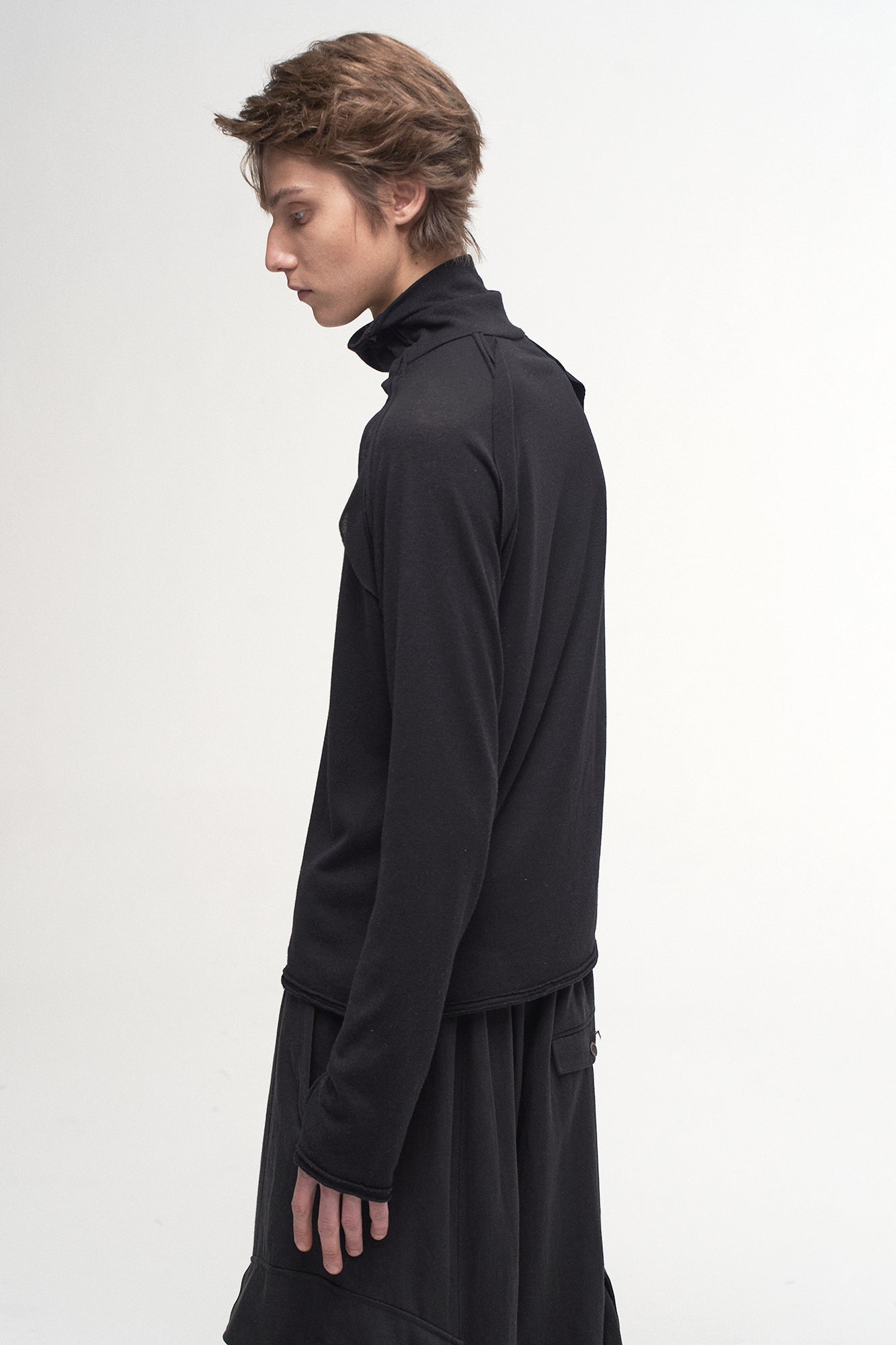 ILNya Nieternite Nifutur Ruffle Tape Shoulder Long Sleeve Tee