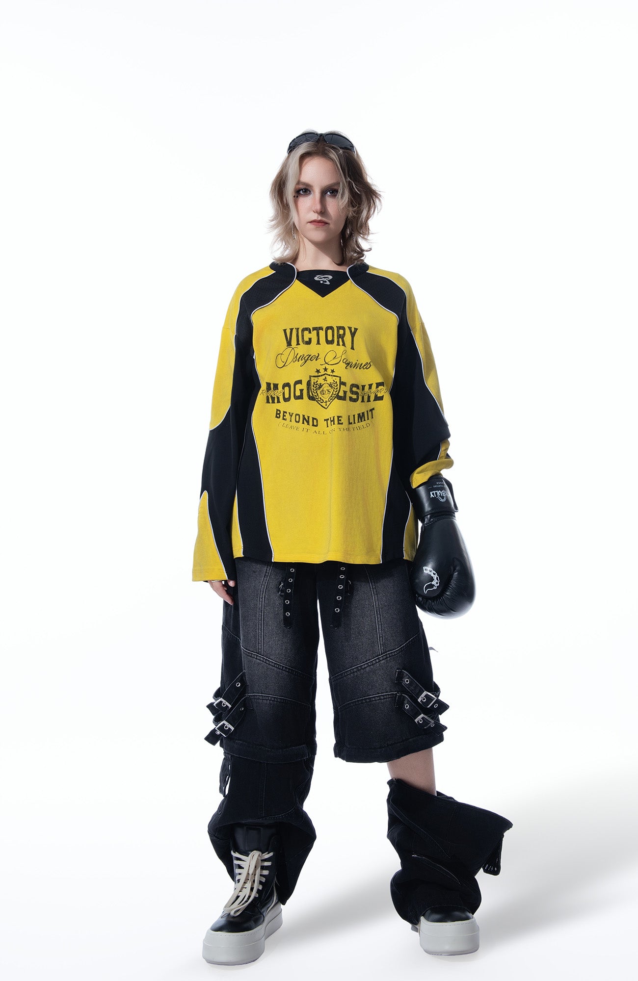 MOGONGSHE Detachable Drape-Strap Washed Jeans