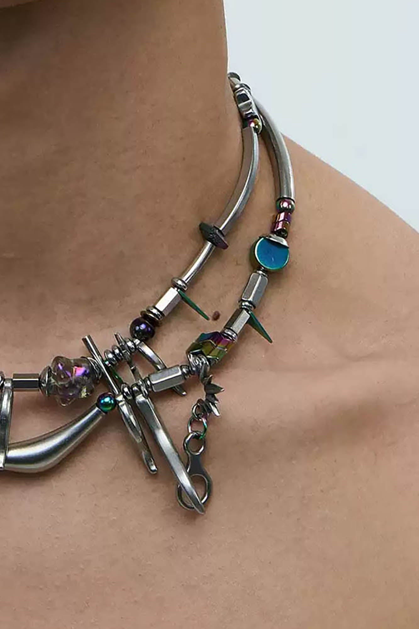 関送込 ILLUSORY Wavy Spliced Hardware Beaded Necklace ILLUSORY Wavy Spliced Hardware Beaded Necklace