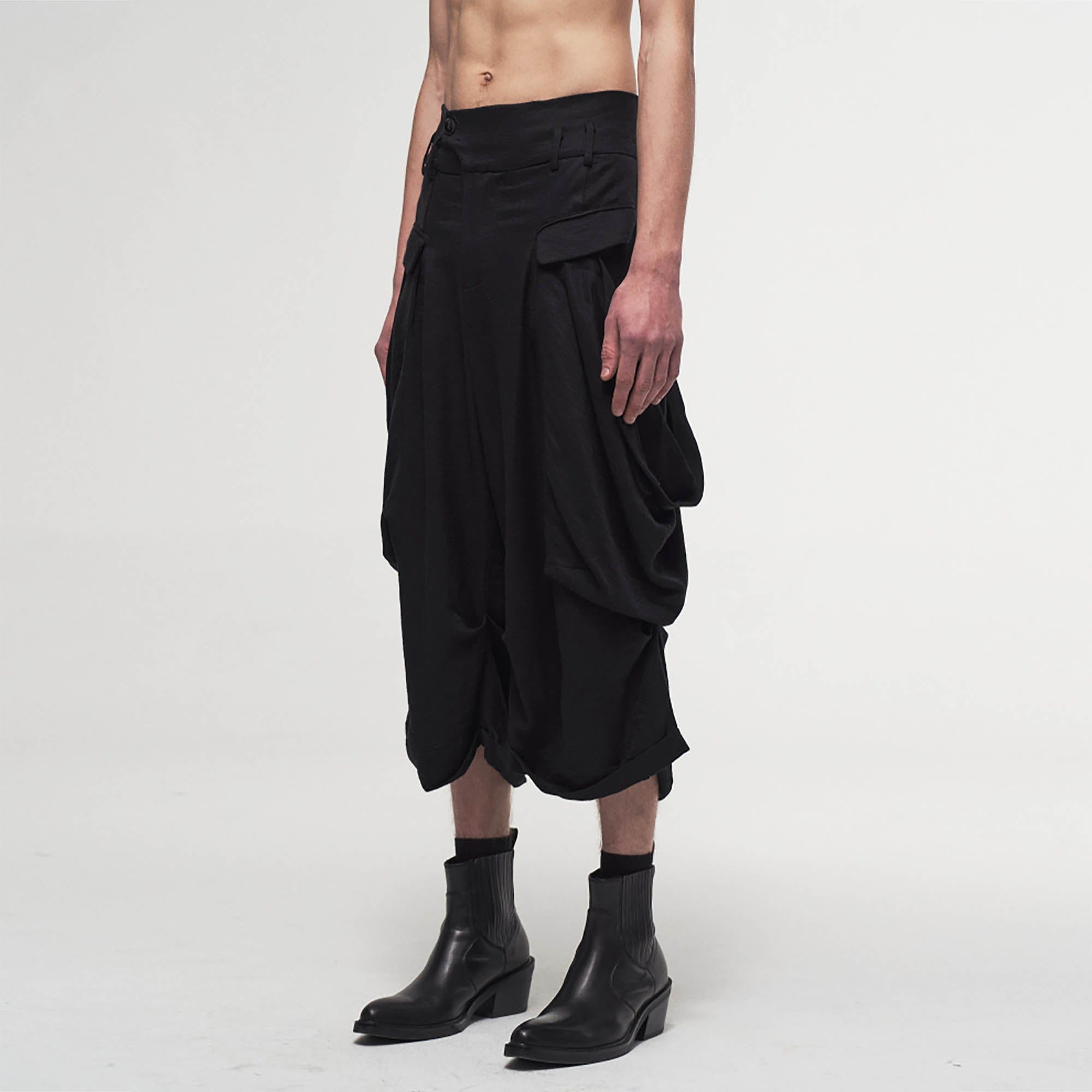 ILNya Nieternite Nifutur Balloon Pleated Slouchy Shorts, premium urban and streetwear designers apparel on PROJECTISR.com, ILNya Nieternite Nifutur
