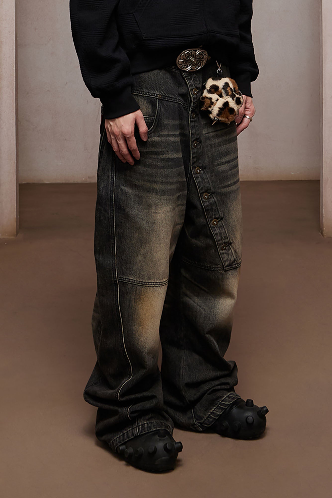 DND4DES Leopard Plush Paw Earbud Bag