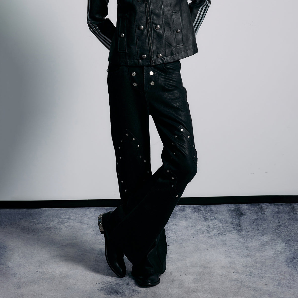 PAIKI Washed Slim-Fit Flared Jeans