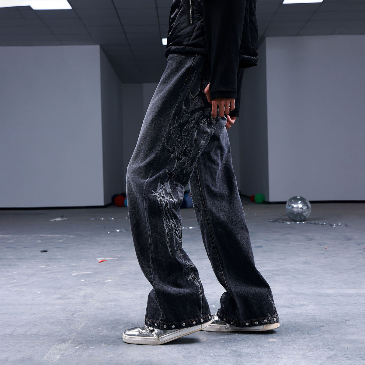 PAIKI Studded Washed Straight-Leg Jeans