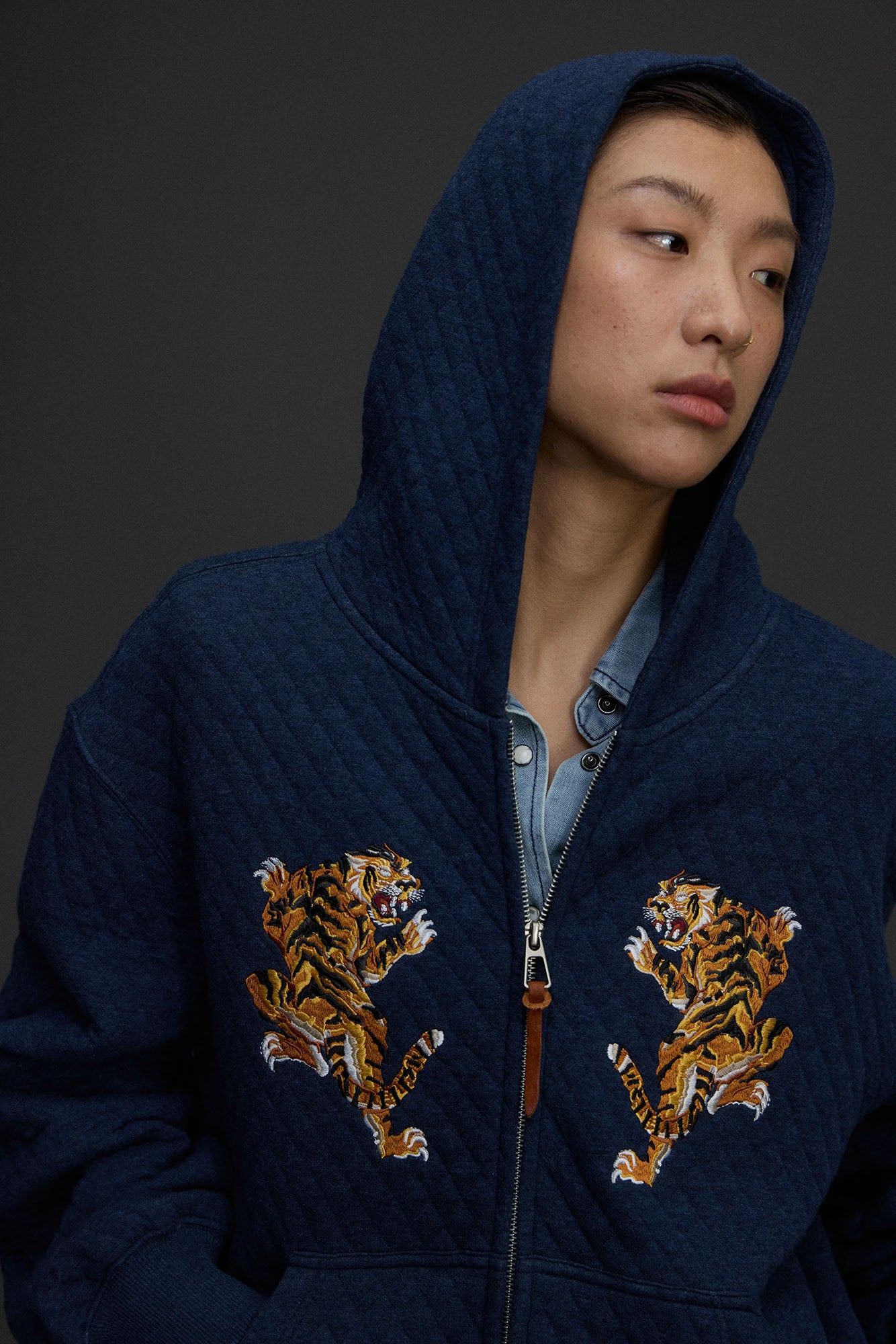 NIANJIUYIKOUER Tiger Embroidered Quilted Zip-Up Hoodie