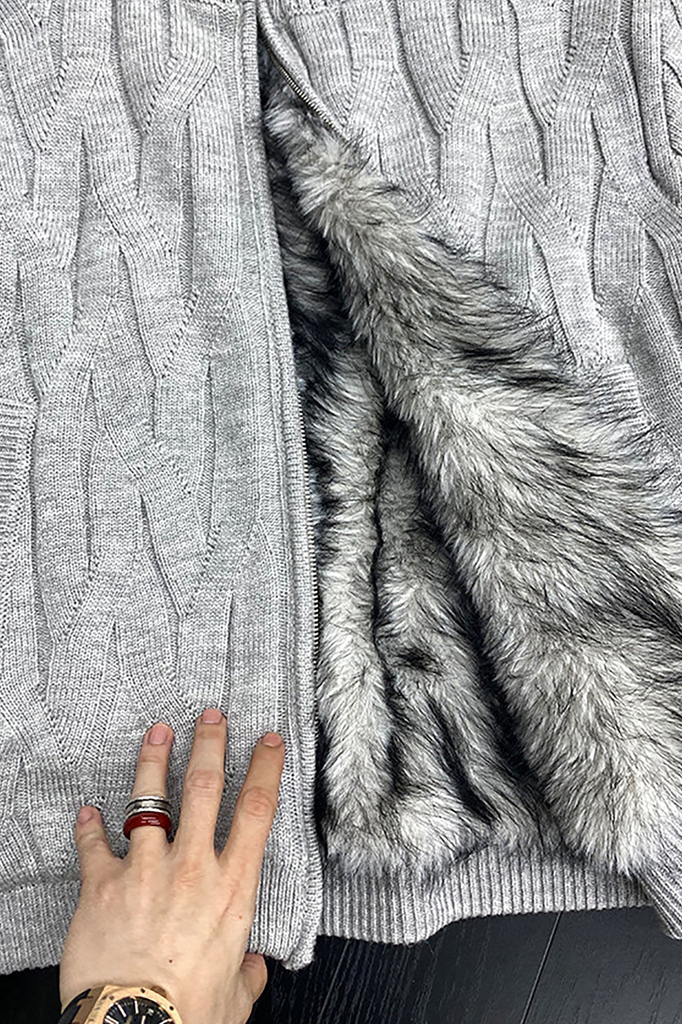 CATSSTAC Wave-Knit Stand-Collar Zip-Up Sweater