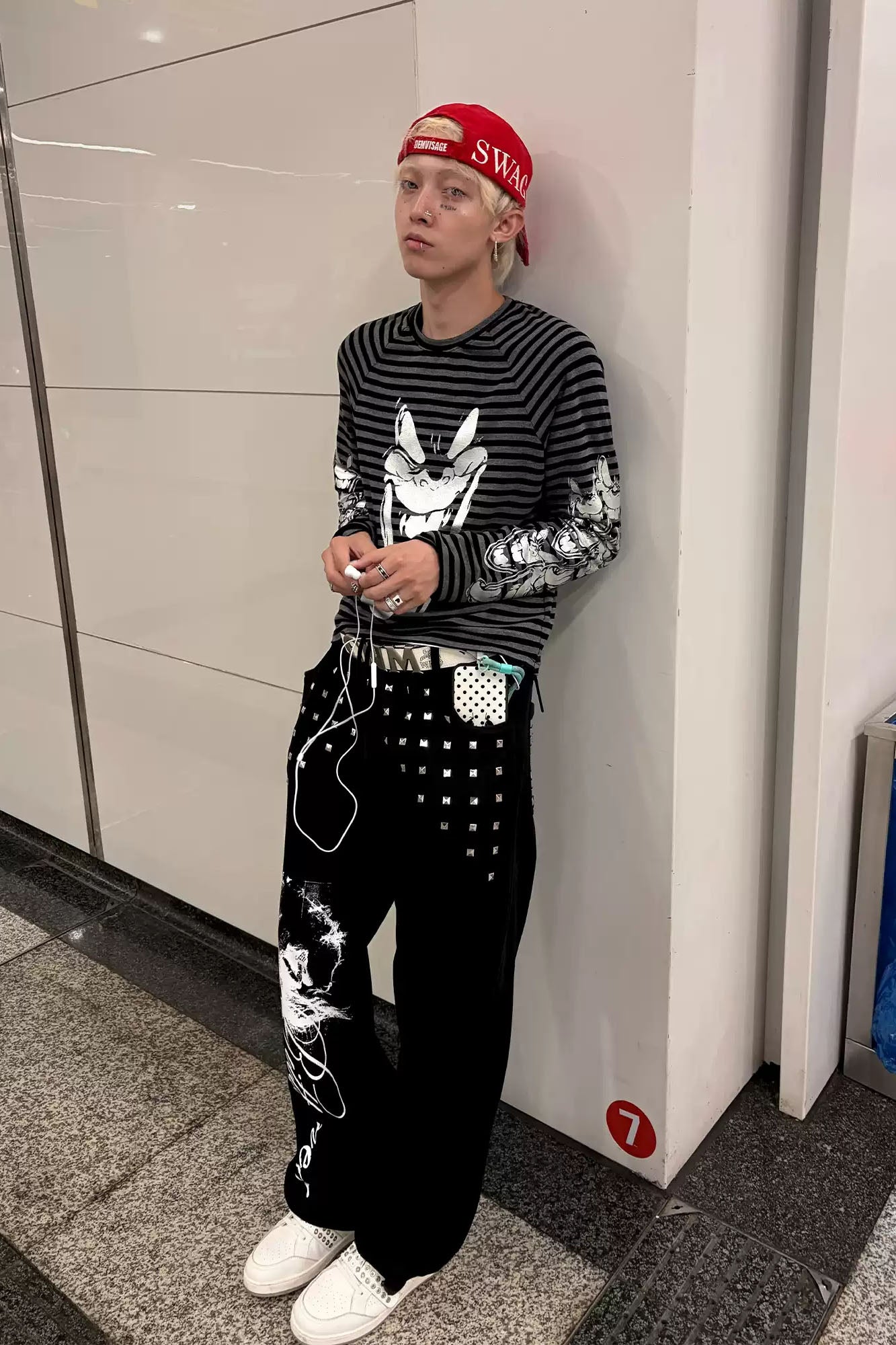 SAXGENWON Retro Striped Graphic Raglan Long-Sleeve Tee