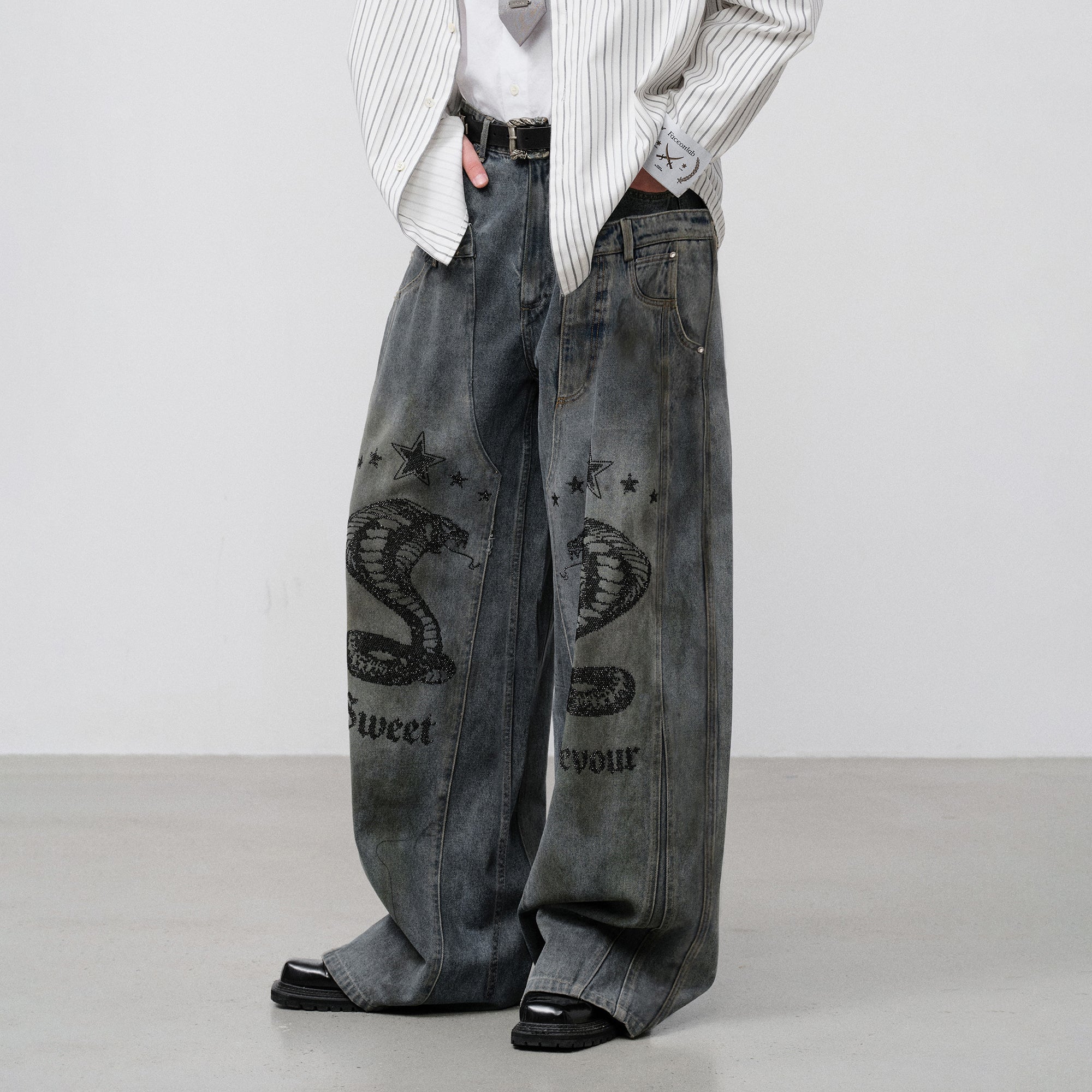FACEONLAB Double Waistband Diamond Snake Graphic Jeans