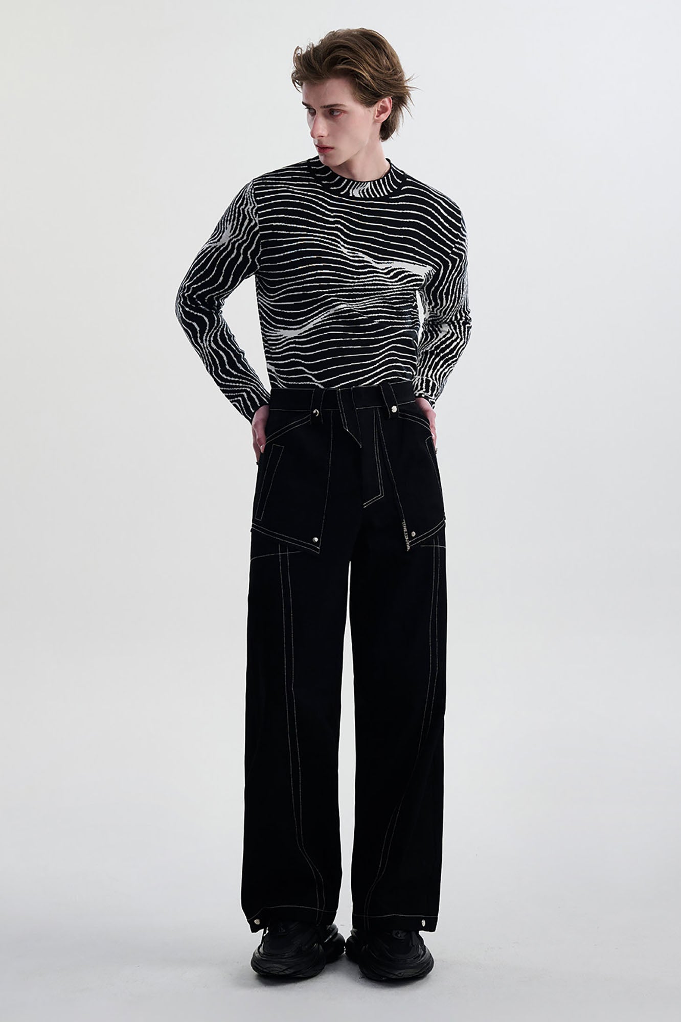 TIWILLTANG Contrast Stitched Straight-Leg Jeans