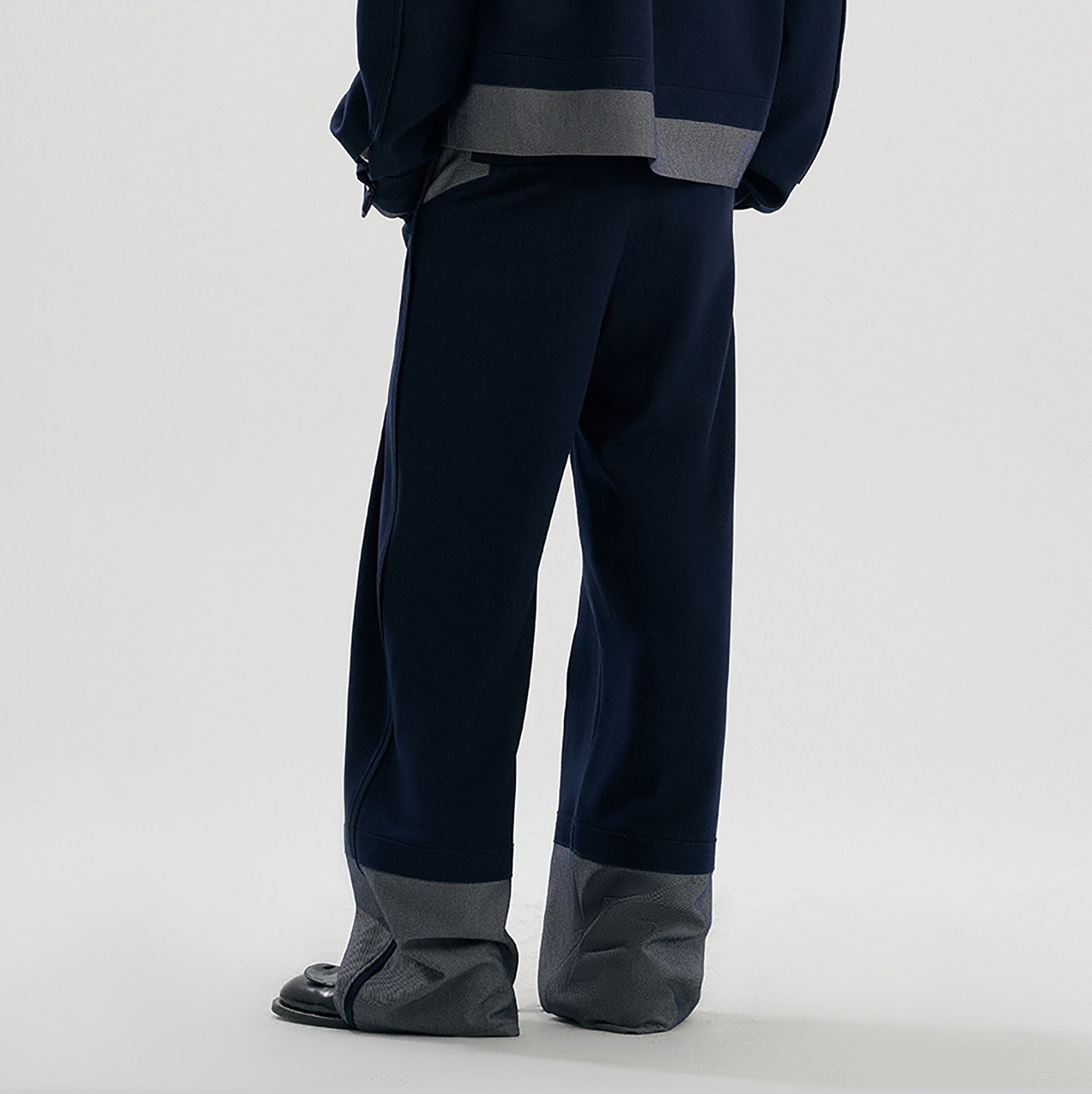 TIWILLTANG Pleats Contrast-Hem Raw Jeans