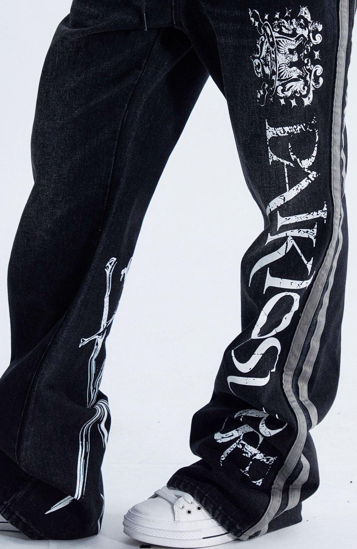 PAIKI Totem Graphic Spliced Faux Fur Frayed Washed Flared Jeans
