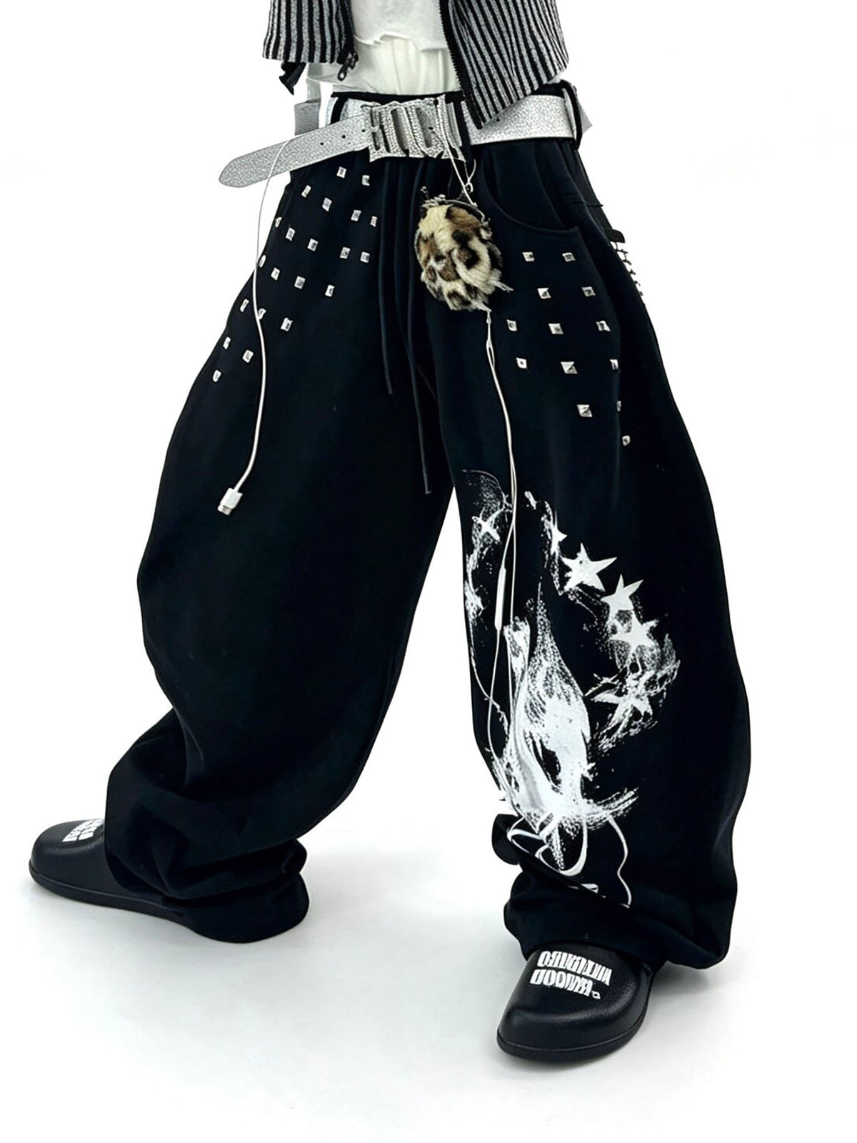 SAXGENWON Studded Graphic Straight-Leg Sweatpants