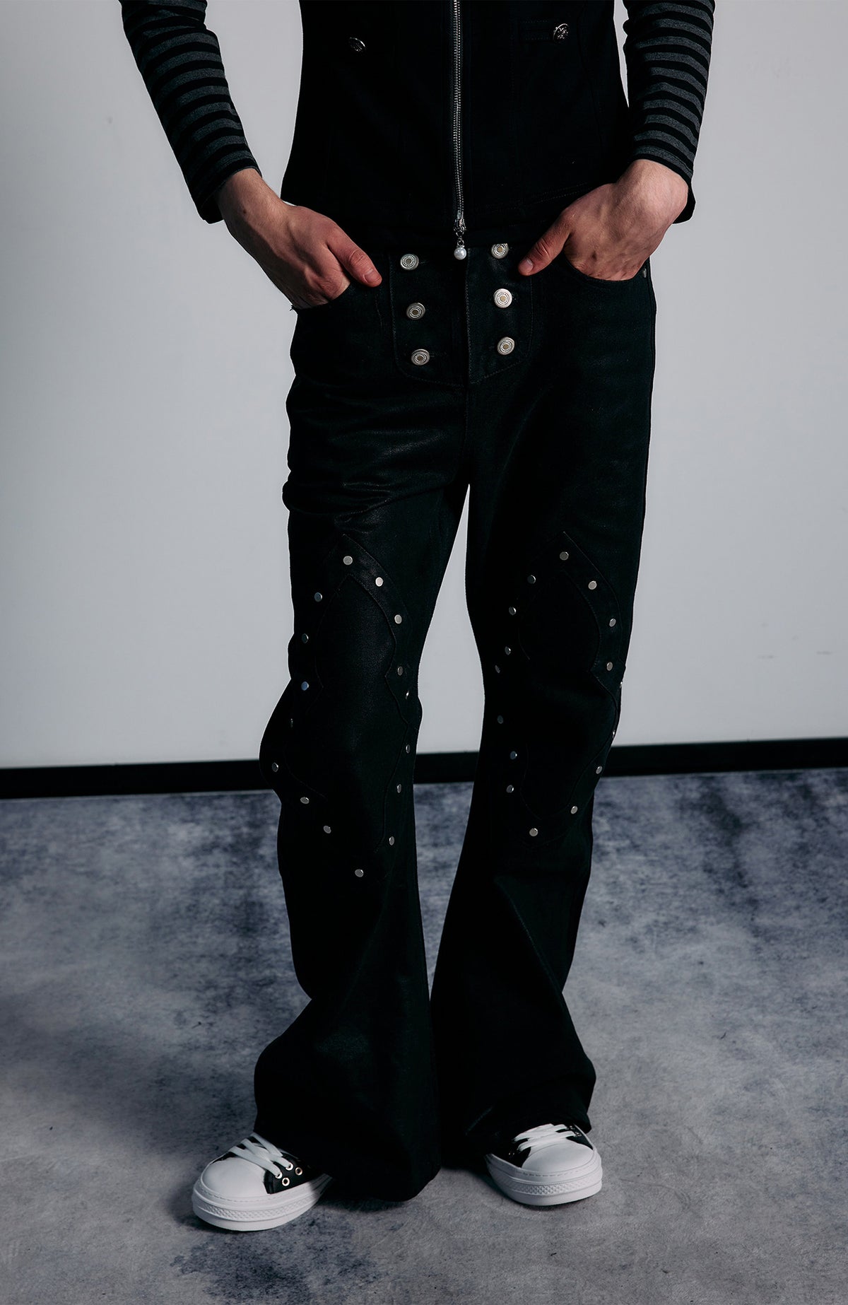 PAIKI Washed Slim-Fit Flared Jeans