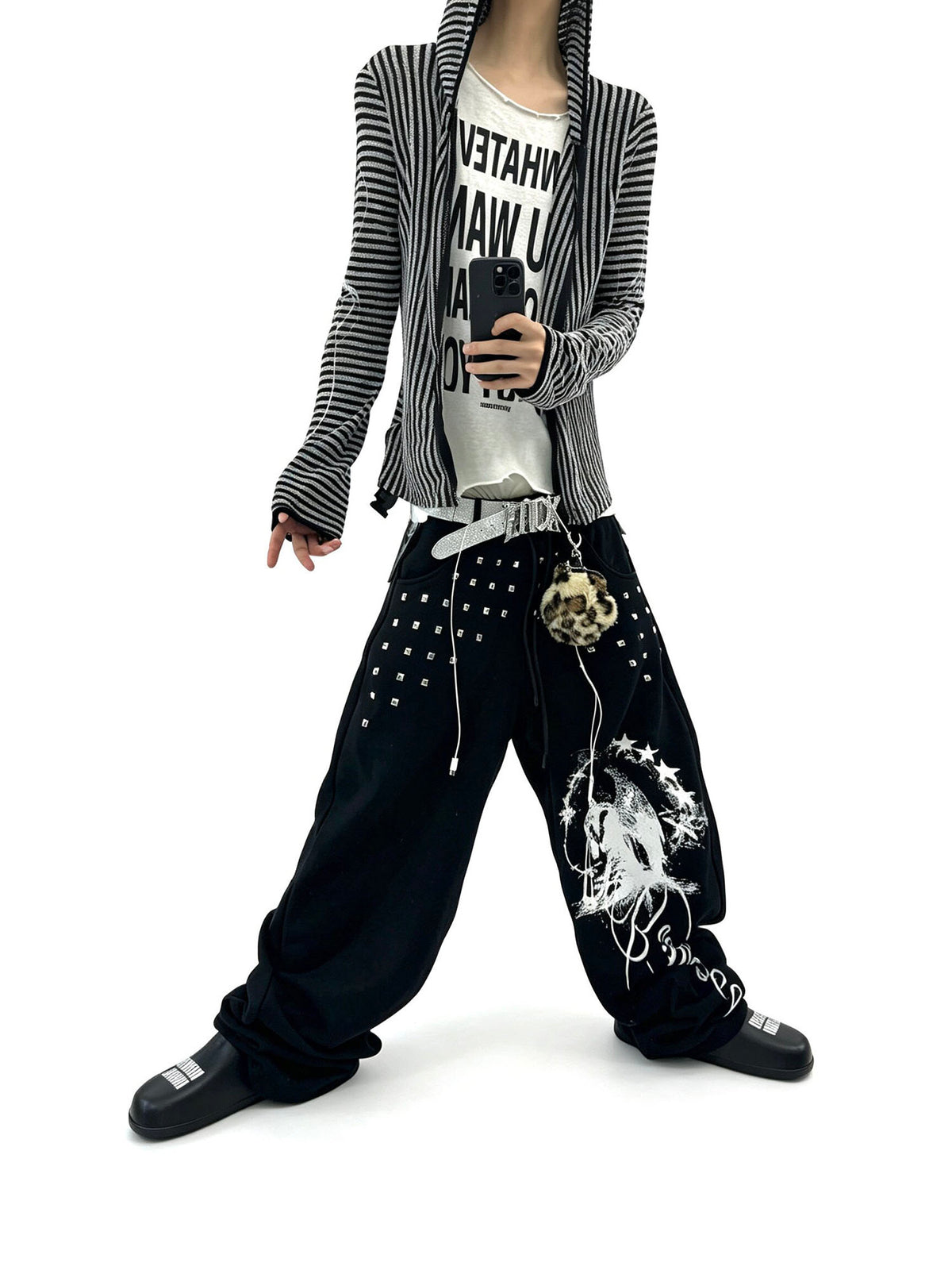 SAXGENWON Studded Graphic Straight-Leg Sweatpants