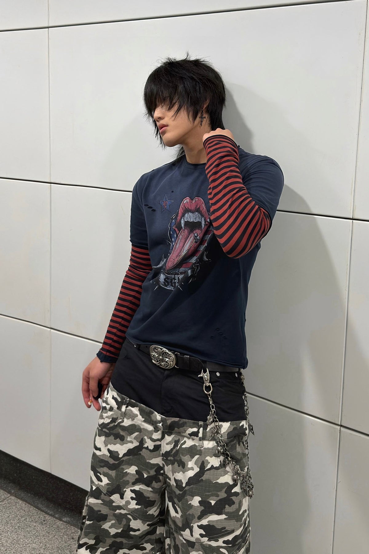 SAXGENWON Distressed Striped Fake Two-Piece Long-Sleeve Tee