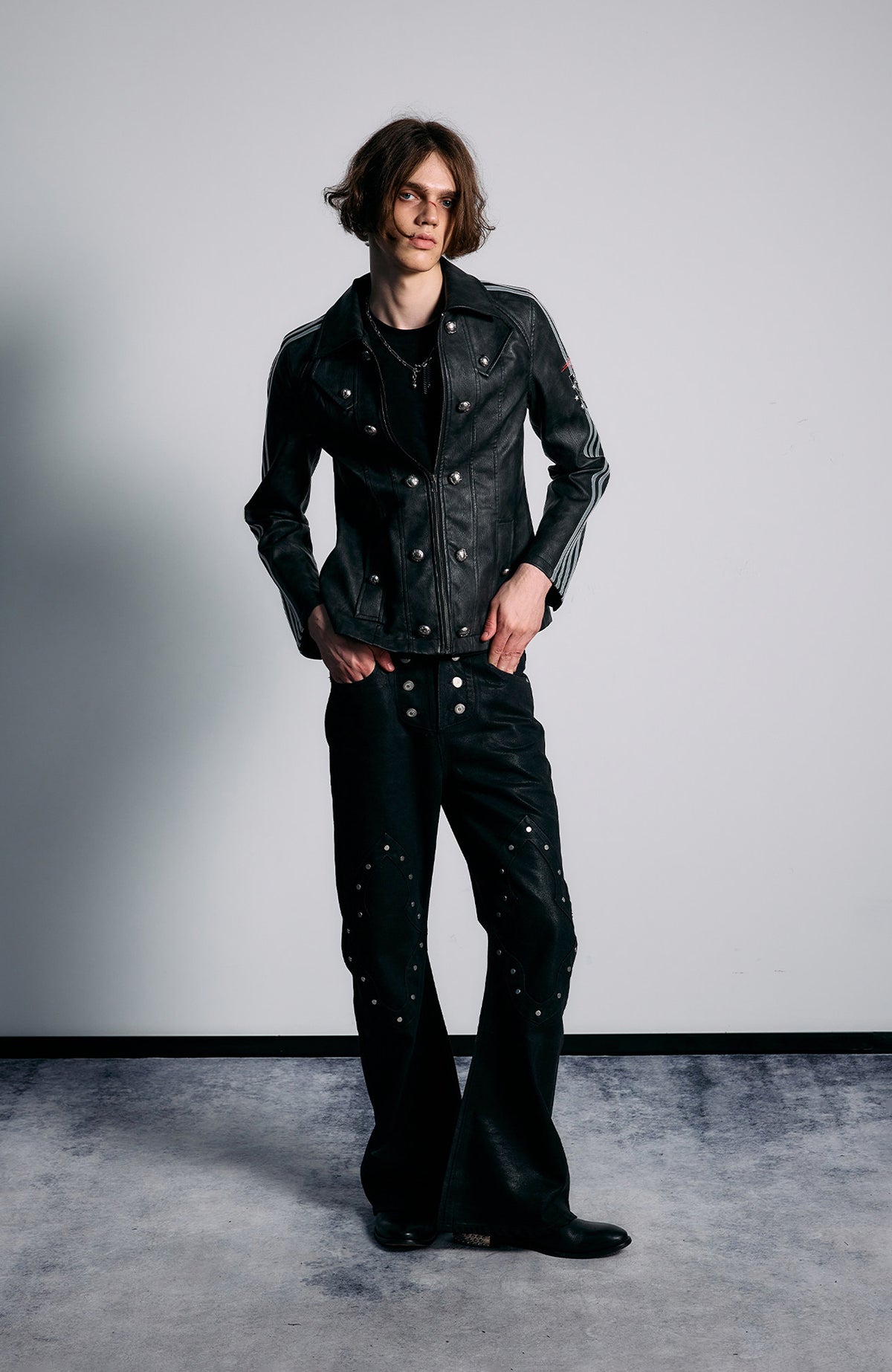PAIKI Washed Slim-Fit Flared Jeans