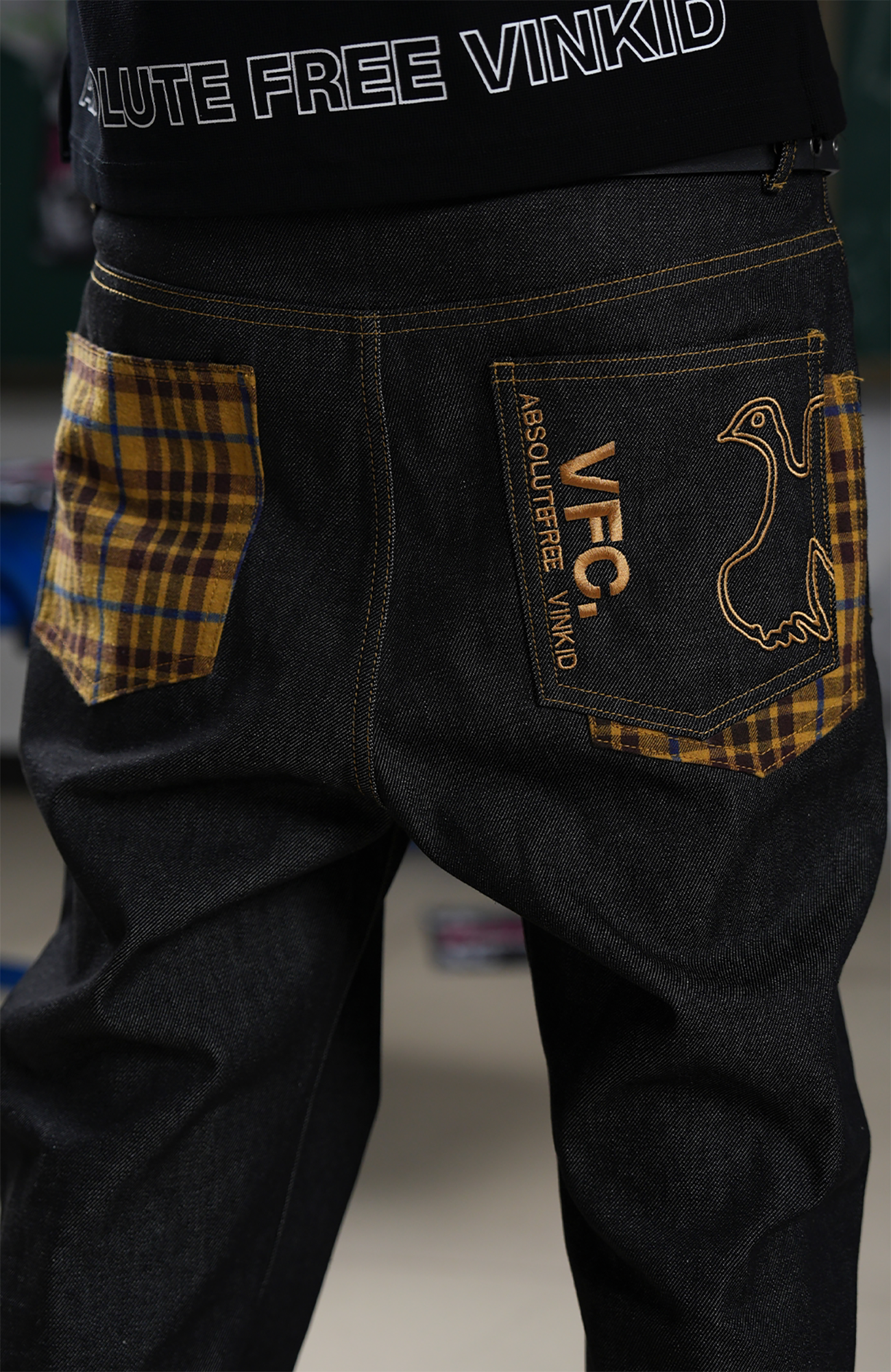 VINKID Script LOGO Raw Denim Jeans
