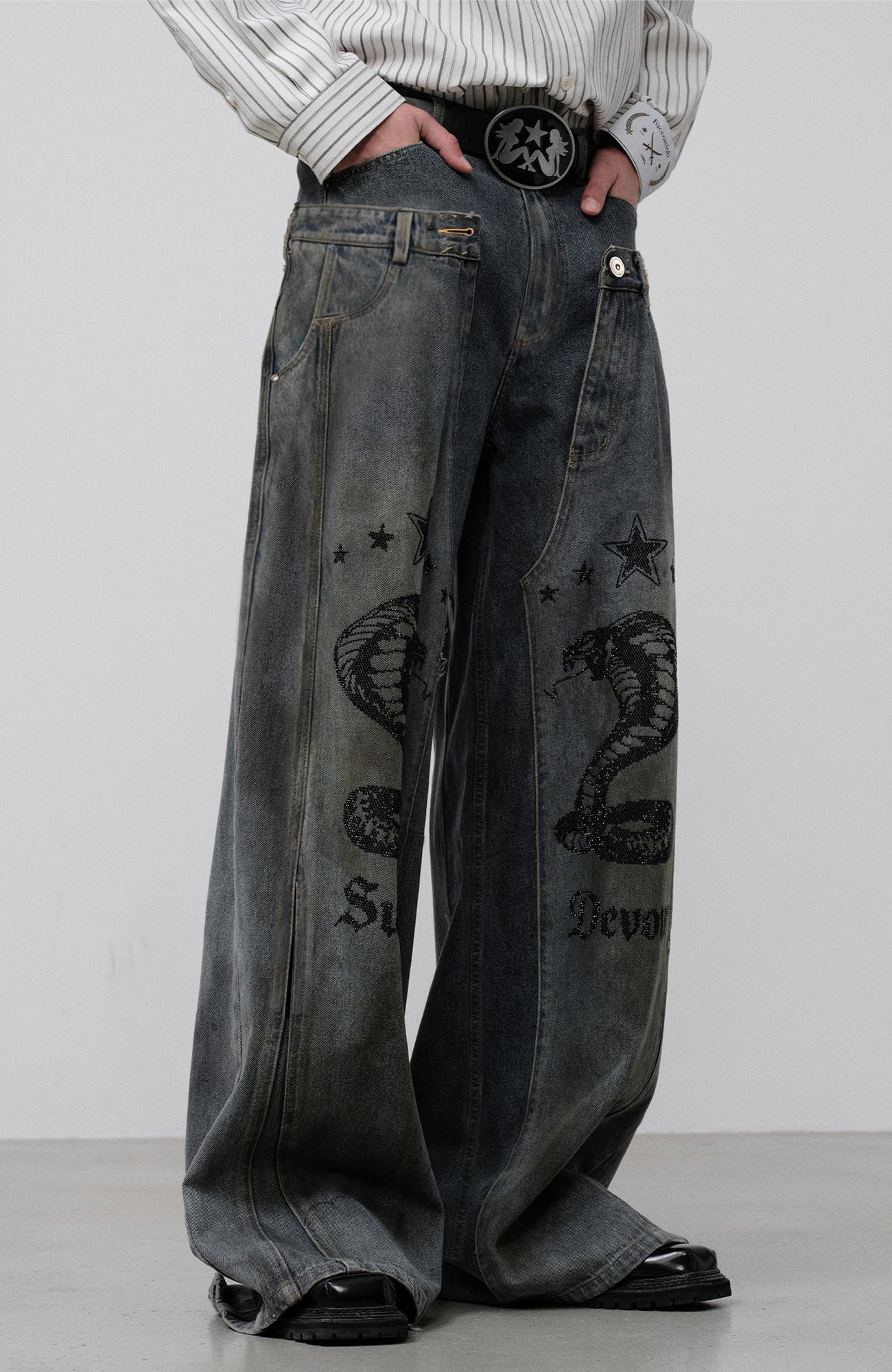 FACEONLAB Double Waistband Diamond Snake Graphic Jeans