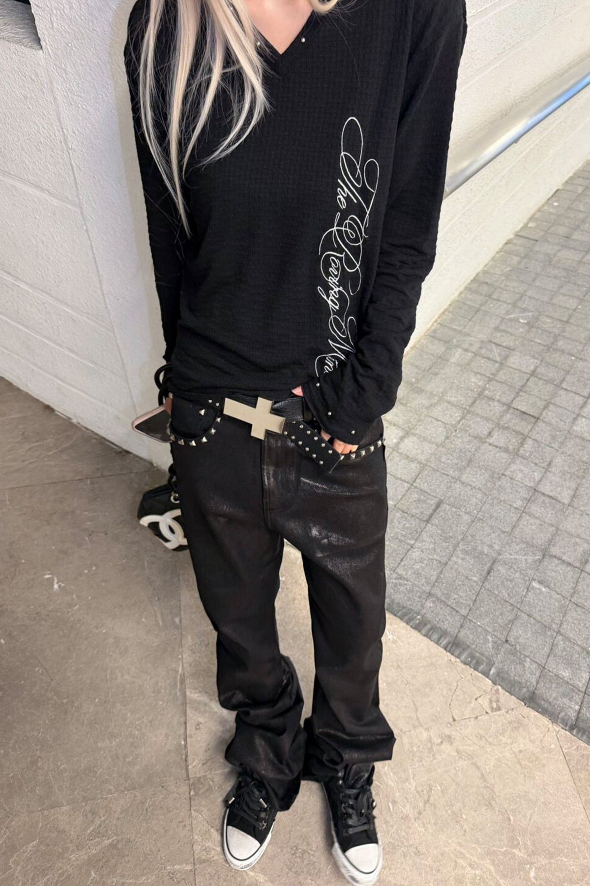 SAXGENWON Rivet V-Neck Embroidered Long-Sleeve Tee